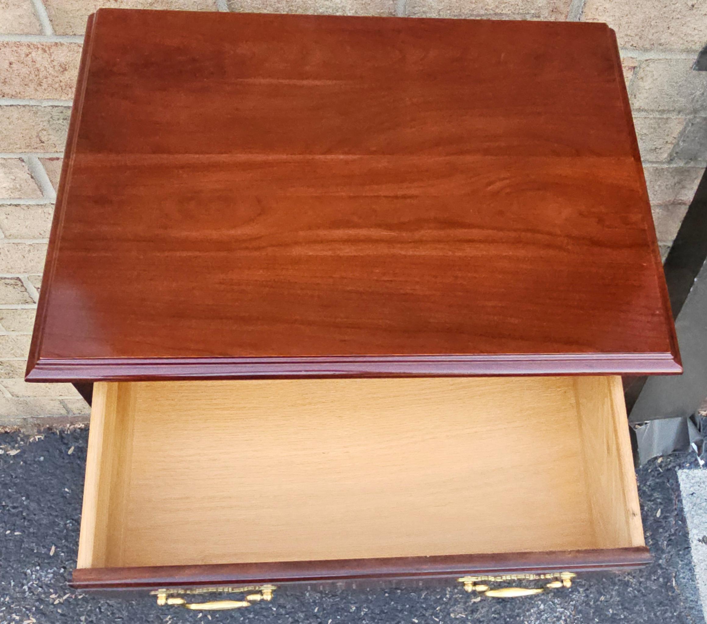 Davis Cabinet Co Cassettiera Semainier in mogano In condizioni ottime in vendita a Germantown, MD