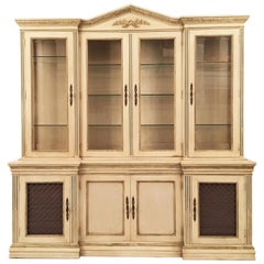 Davis Cabinet Company Beleuchtetes Porzellandisplay und Buffet