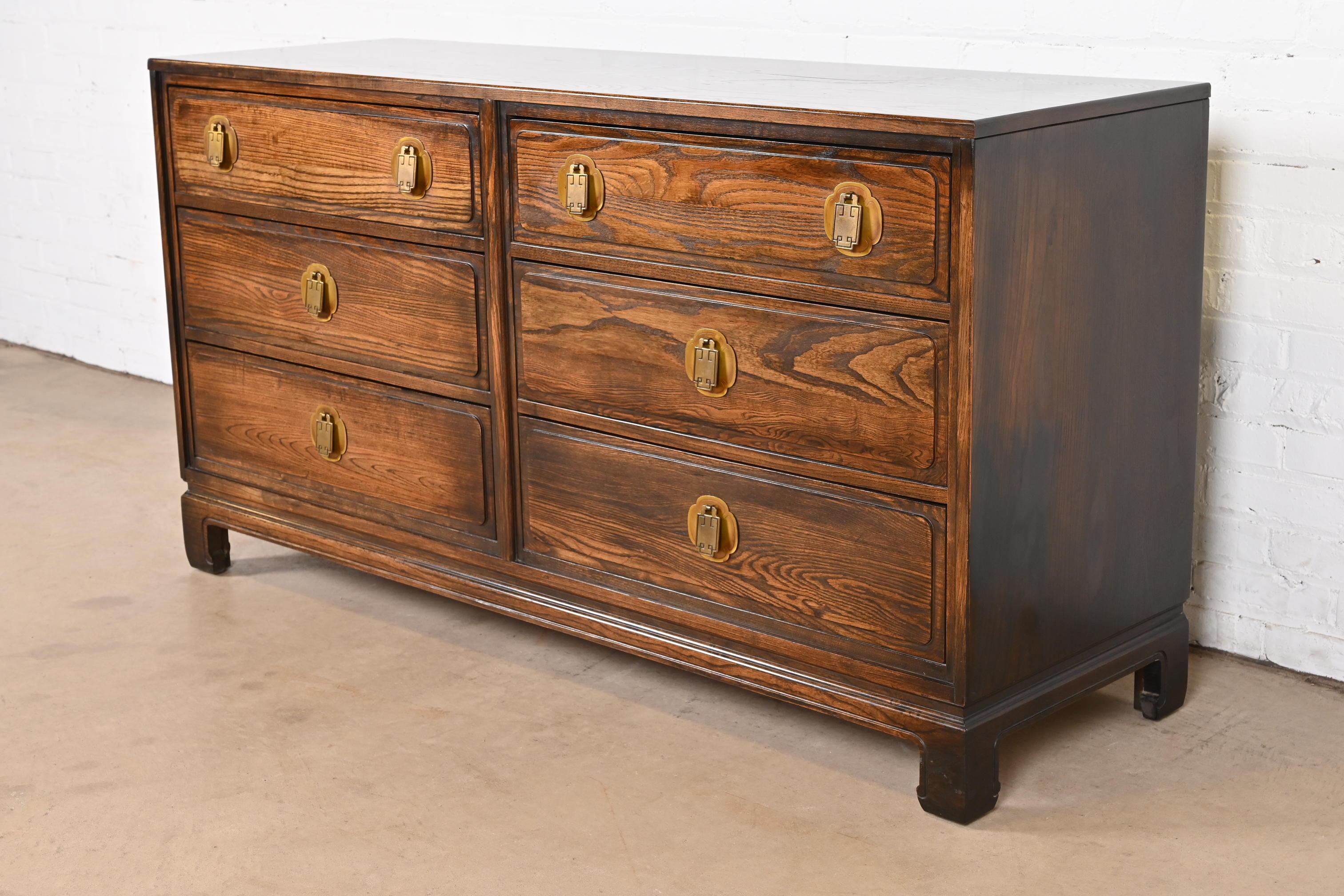 Davis Cabinet Company Mid-Century Hollywood Regency Chinoiserie Oak Dresser  In Good Condition In South Bend, IN