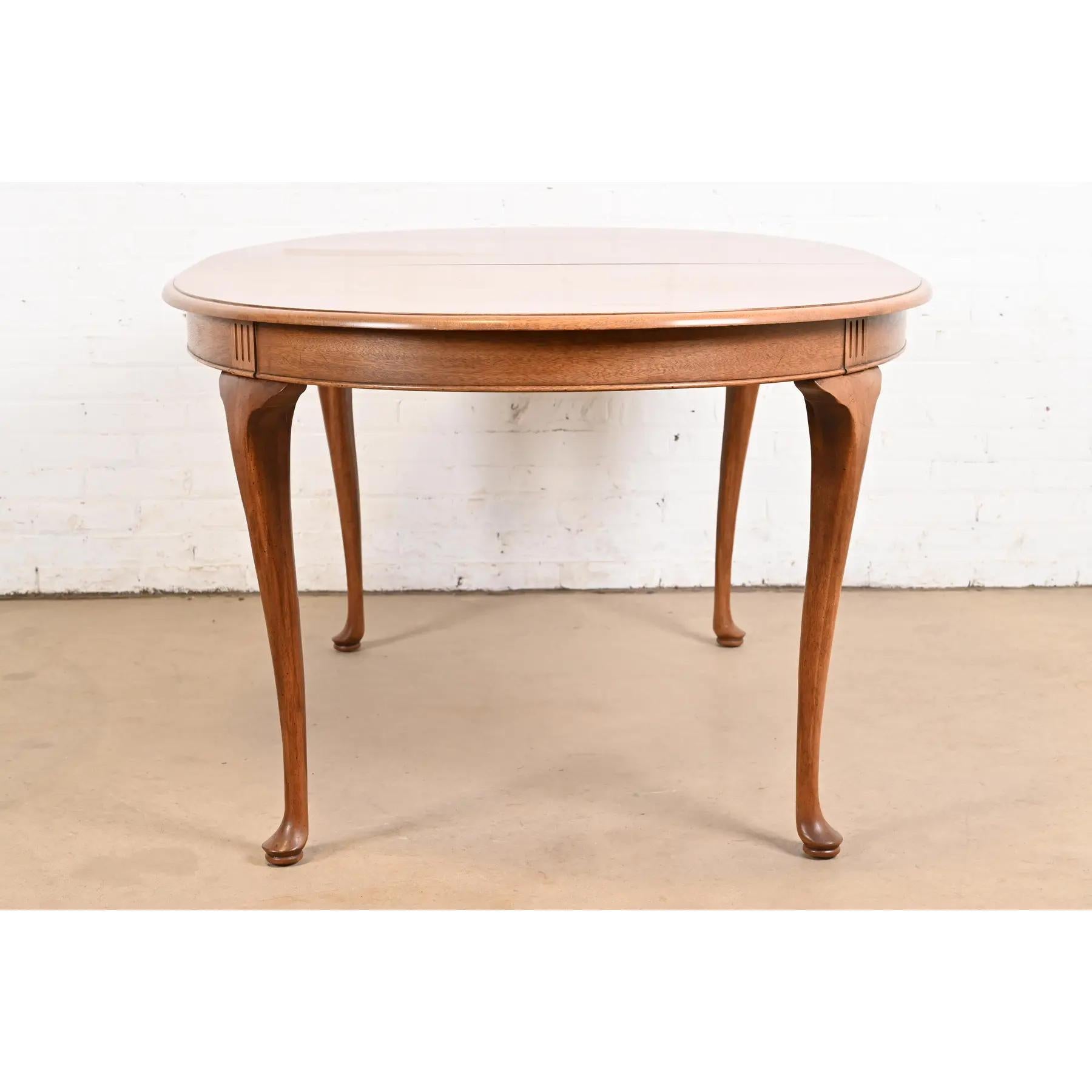 Davis Cabinet Company Queen Anne Solid Cherry Wood Extension Dining Table, 1960s 6