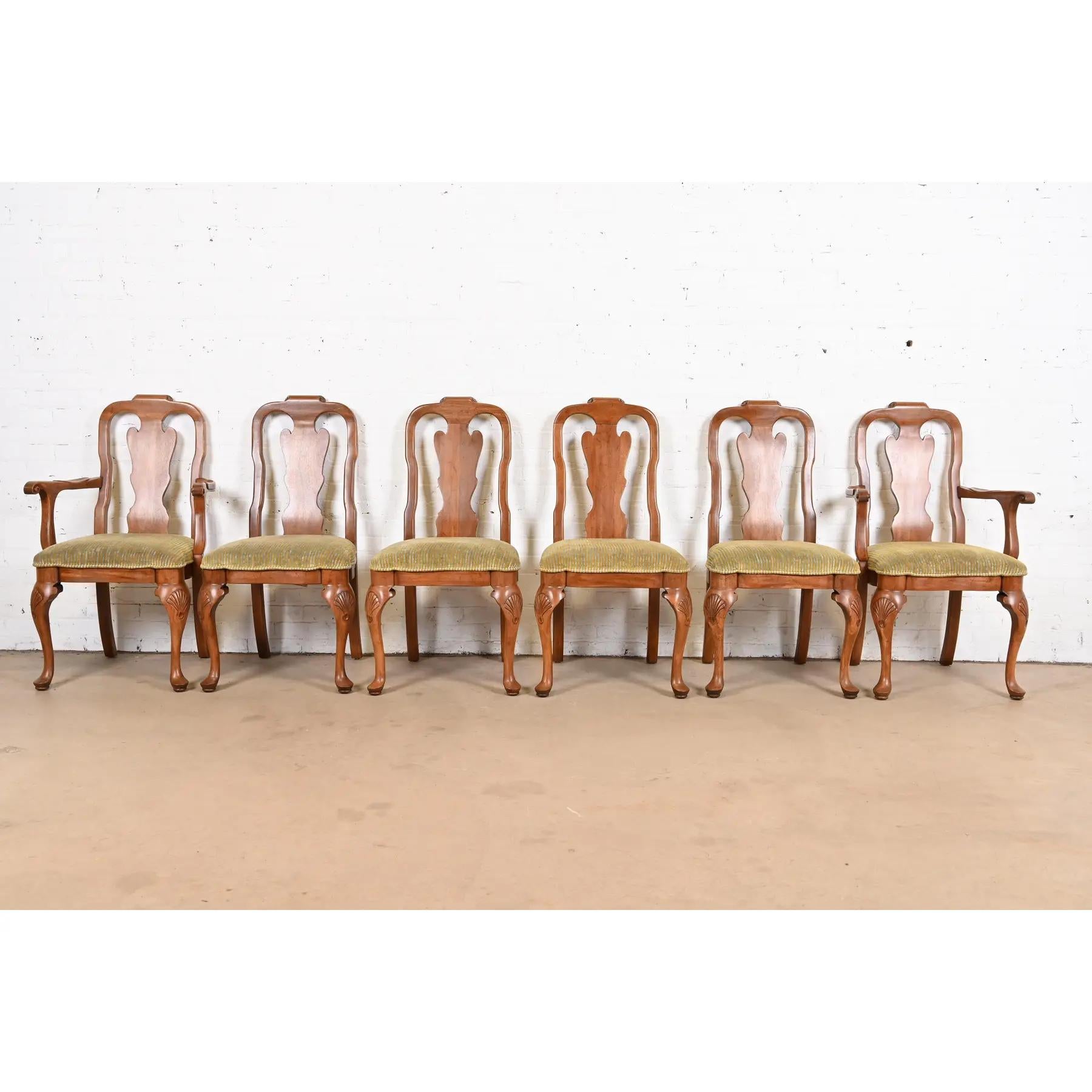 Davis Cabinet Company Queen Anne Esszimmerstühle aus massivem Nussbaumholz, Sechser-Set im Zustand „Gut“ im Angebot in South Bend, IN