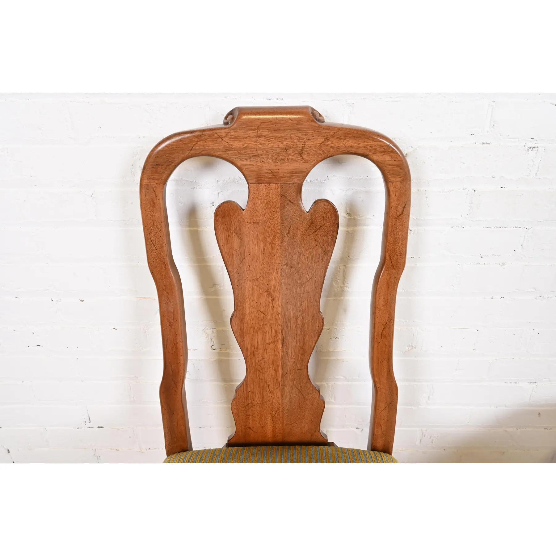 Davis Cabinet Company Queen Anne Esszimmerstühle aus massivem Nussbaumholz, Sechser-Set im Angebot 1
