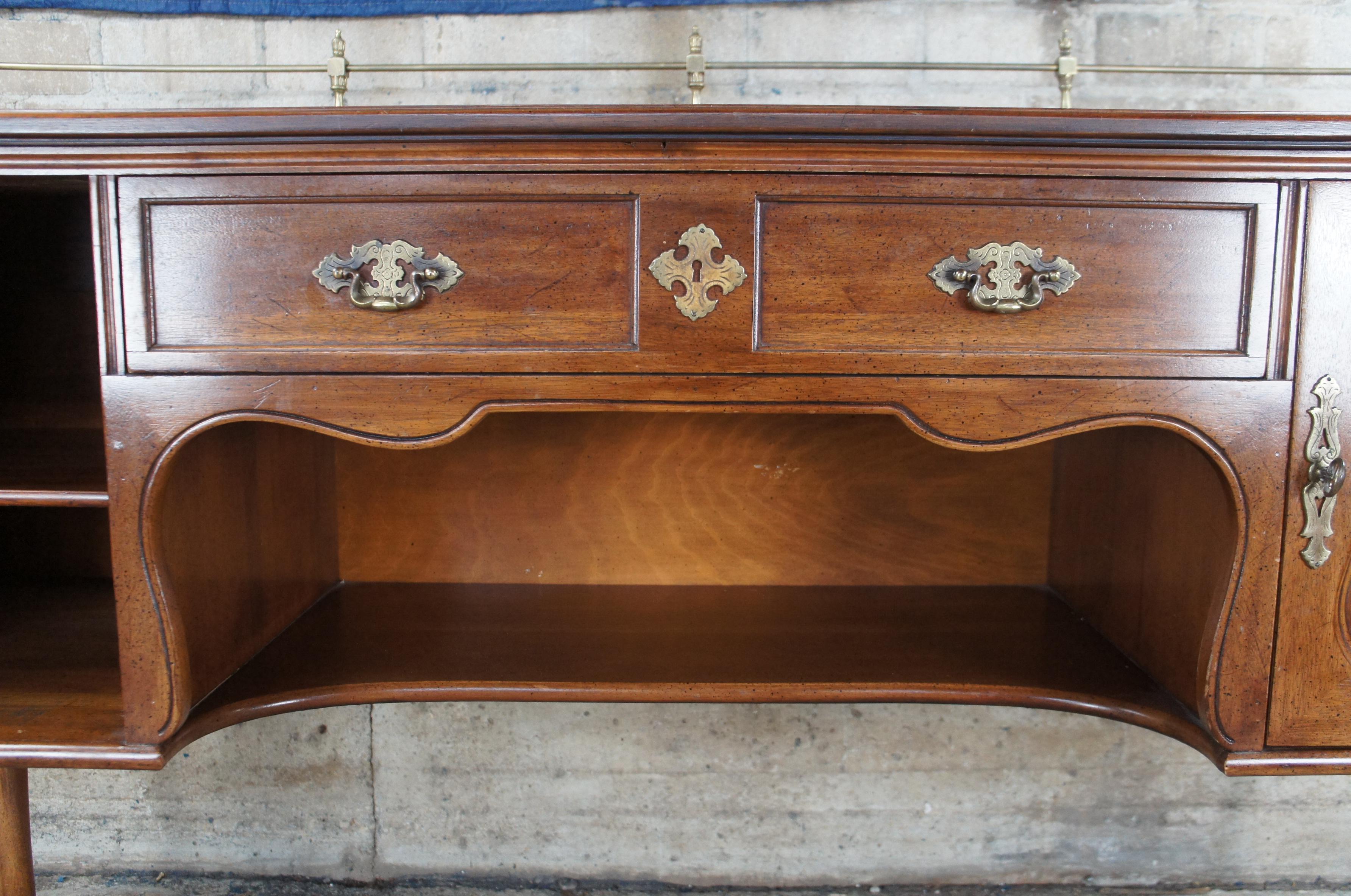 Davis Cabinet Cumberland Valley Queen Anne Style Walnut Buffet Sideboard Server in vendita 4