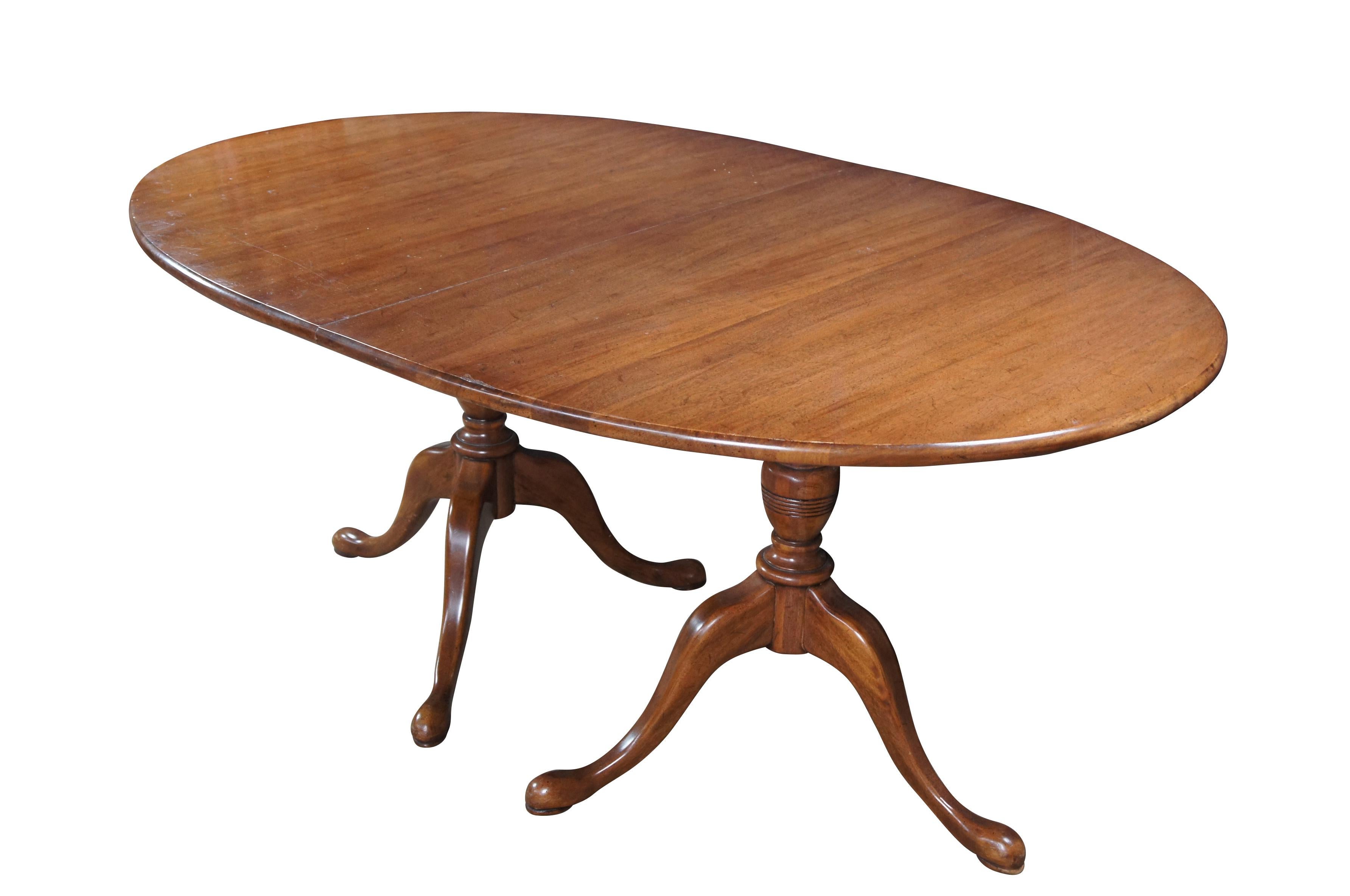 Regina Anna Tavolo da pranzo a doppio piedistallo Davis Cabinet Cumberland Valley Queen Anne Walnut in vendita