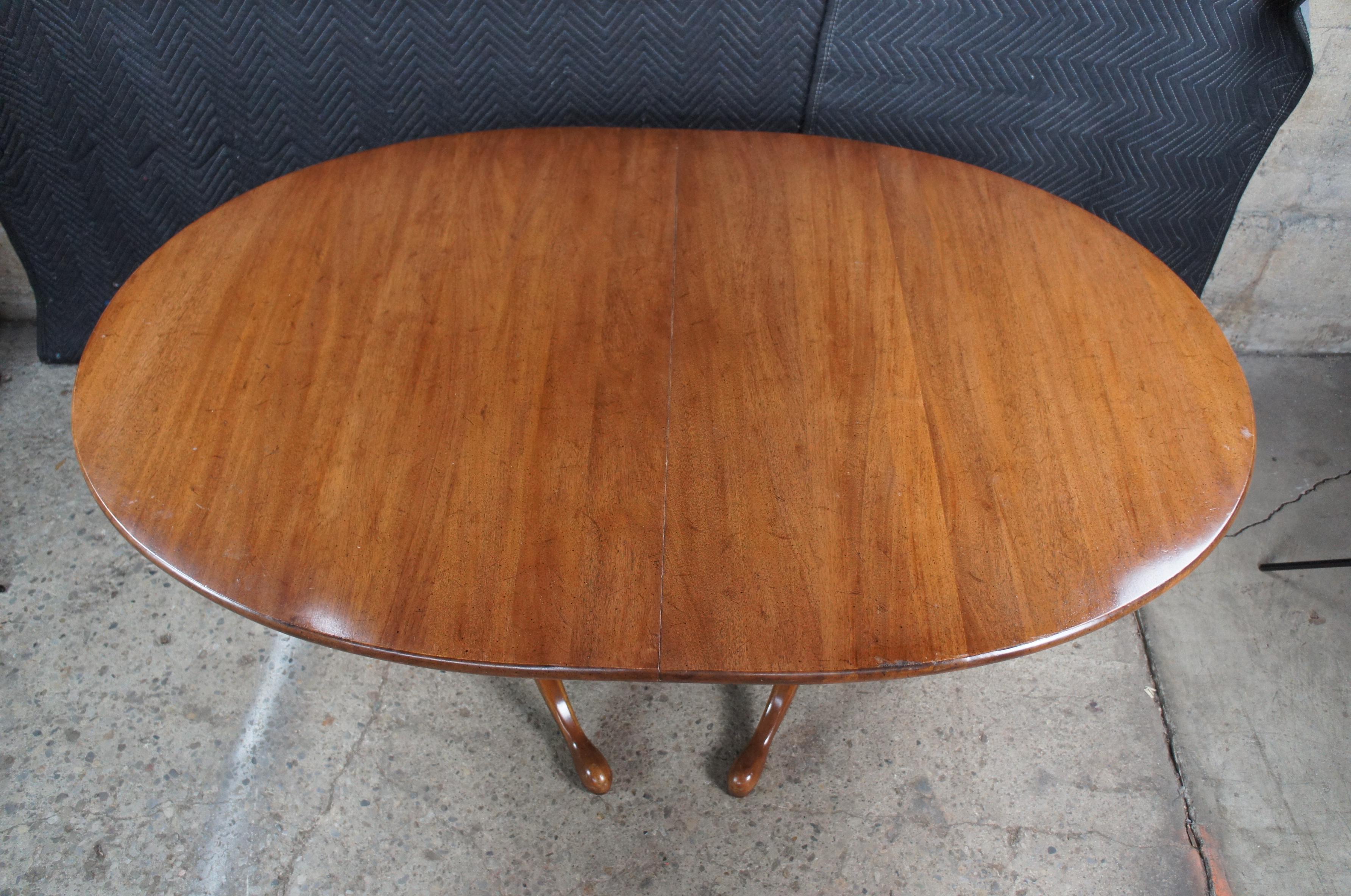 Americano Tavolo da pranzo a doppio piedistallo Davis Cabinet Cumberland Valley Queen Anne Walnut in vendita