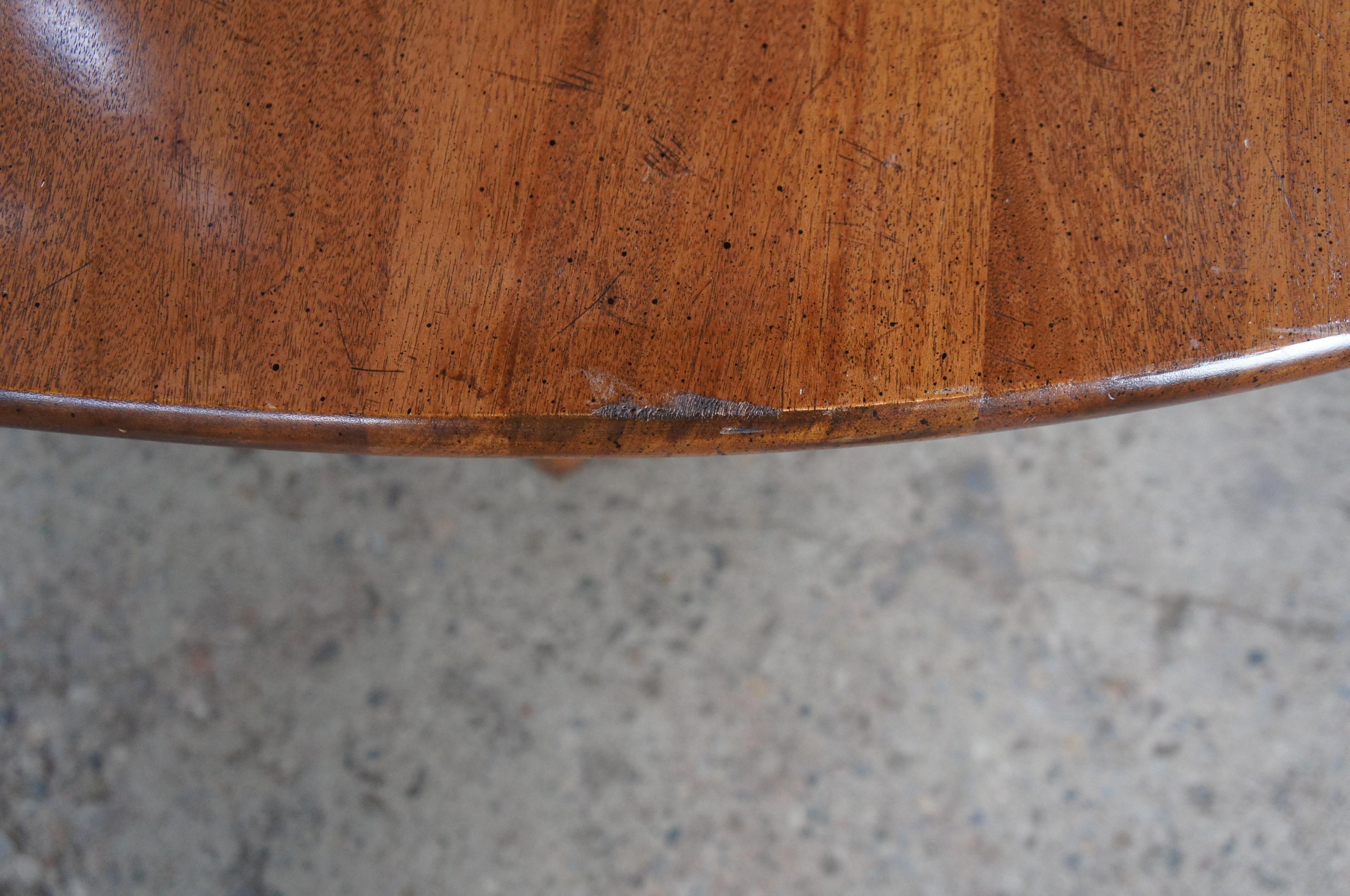 Tavolo da pranzo a doppio piedistallo Davis Cabinet Cumberland Valley Queen Anne Walnut in vendita 1