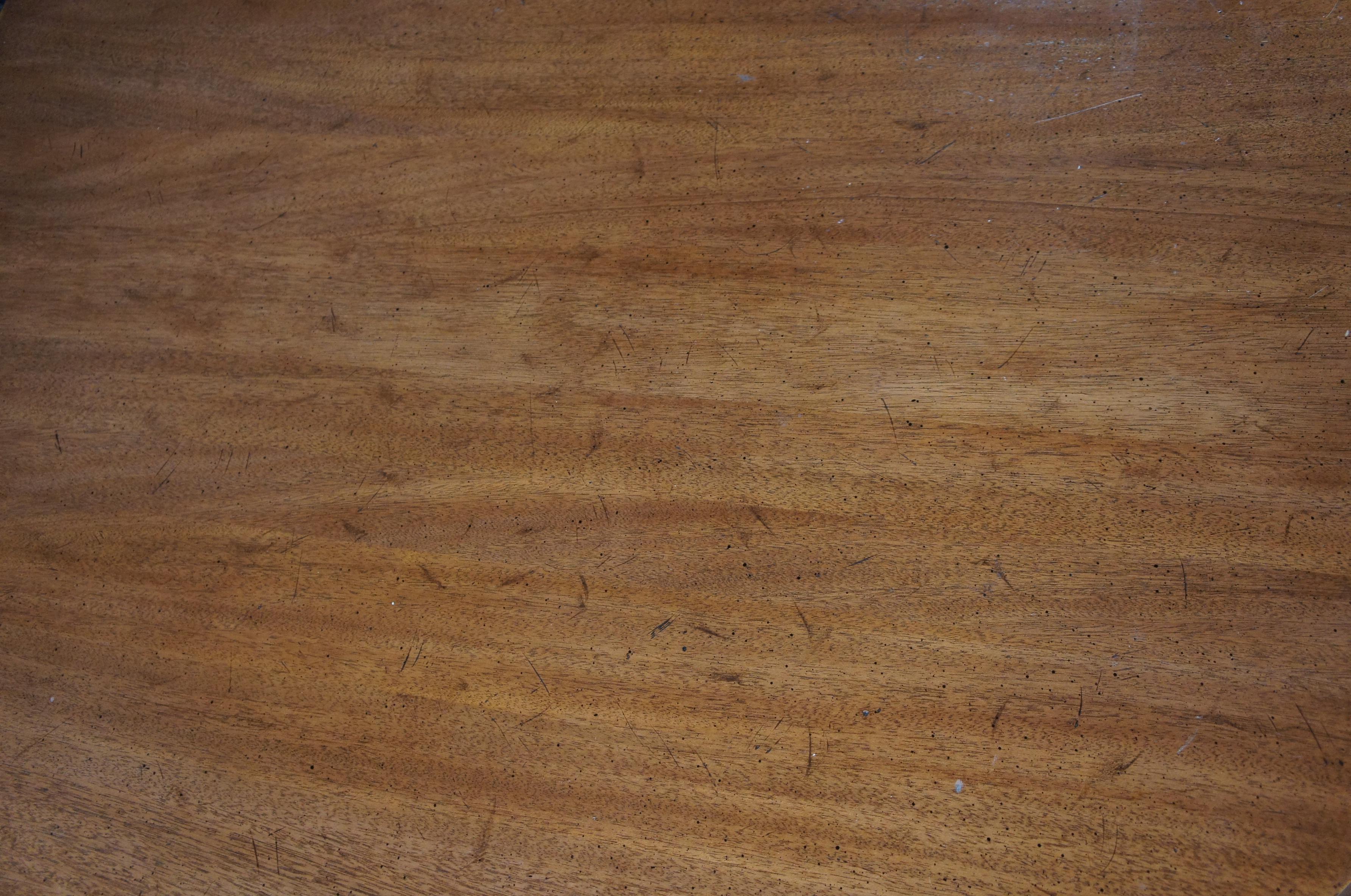 Tavolo da pranzo a doppio piedistallo Davis Cabinet Cumberland Valley Queen Anne Walnut in vendita 2