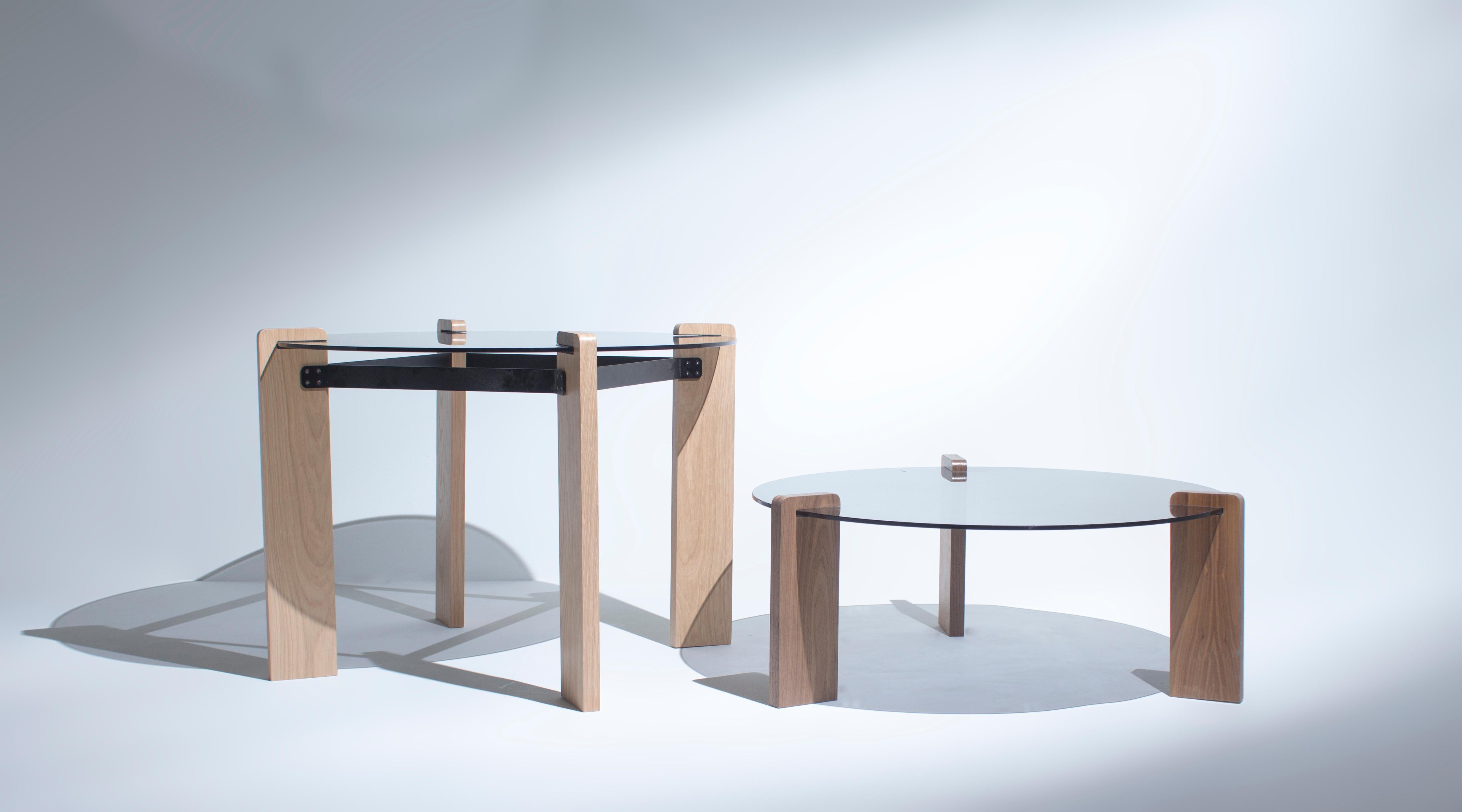 Un mélange parfait d'inspiration scandinave et de style industriel qui s'unissent de manière cohérente pour former une pièce d'apparat qui incarne la simplicité, la fonctionnalité et l'élégance.
 
Le Davis est fabriqué en bois massif (noyer
