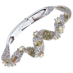 the ribbon collection 8.40 carats of central Fancy Diamonds Bracelet from d
Avossa Ribbon Collection