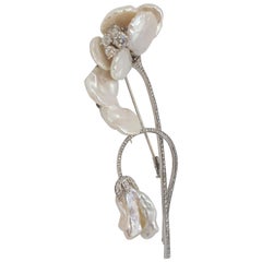 d
Avossa Flower Brooch with Pearls and White Diamonds