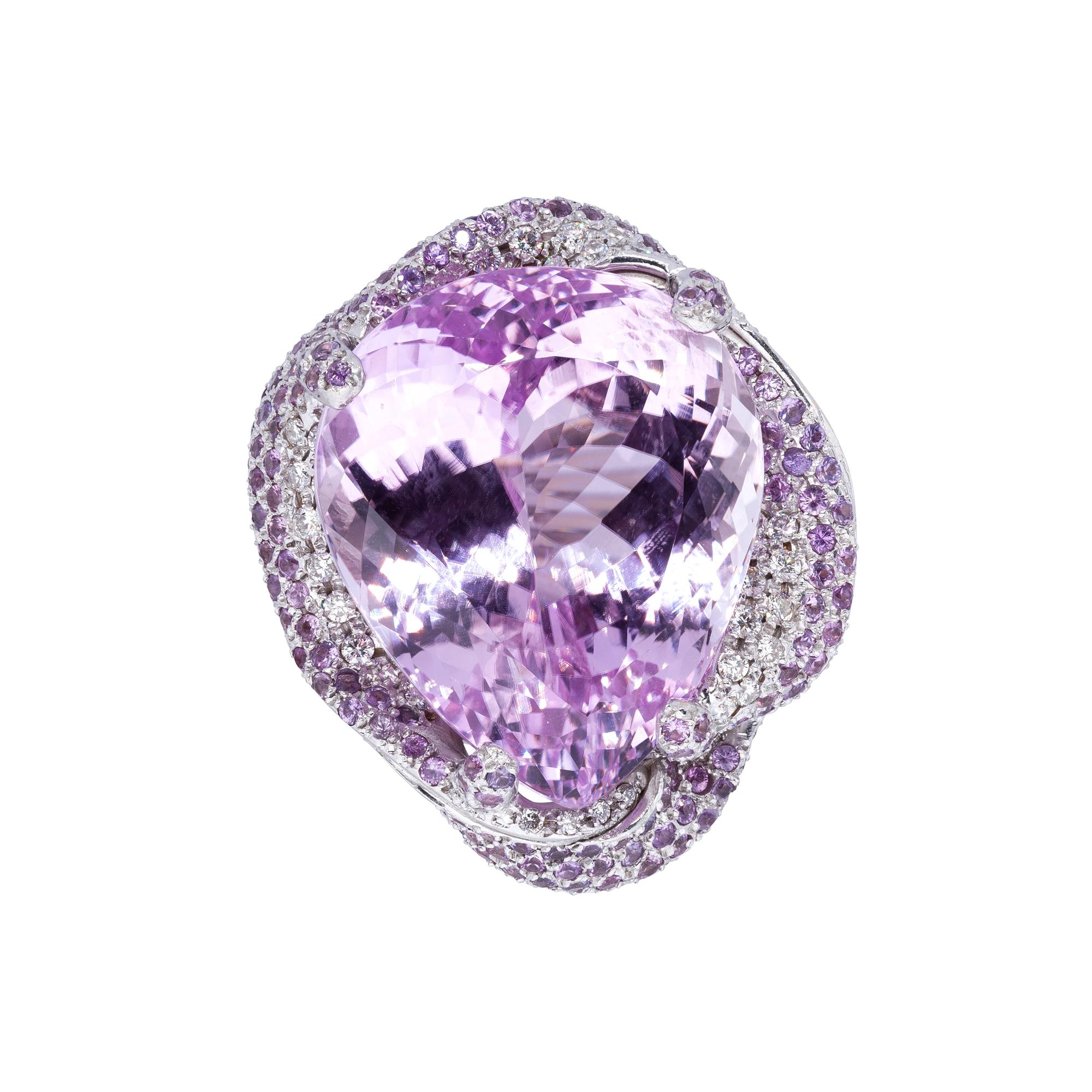 d'Avossa Ring from Masterpiece Collection with Central Kunzite and Diamonds In New Condition For Sale In Roma, IT