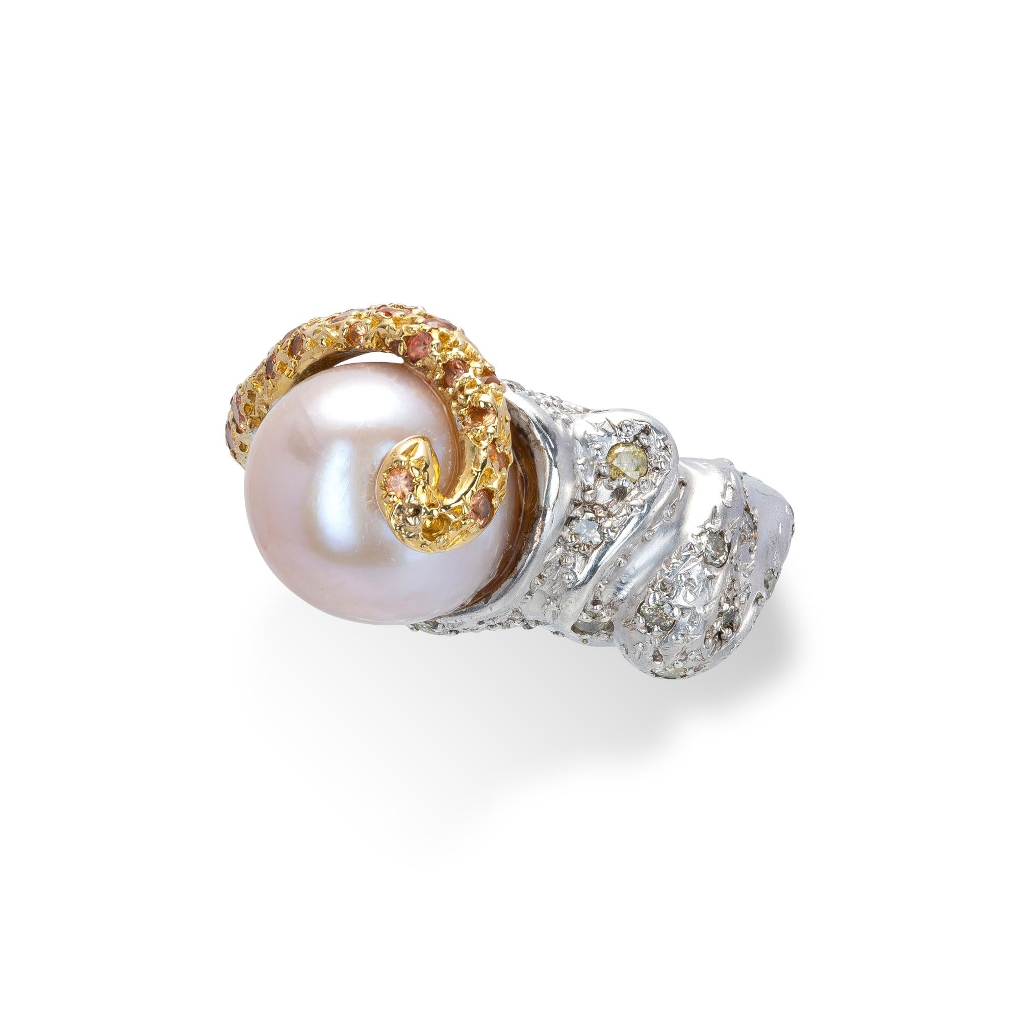 A Ring from d'Avossa Rêves d'Argent Collection in silver 925 ‰ and Yellow Gold Details. A Central Natural Pearl is enriched with a pavé of 0,80 cts Apricot Sapphires and  1,20 cts Ice Diamonds.

Ref. Number AAGP55