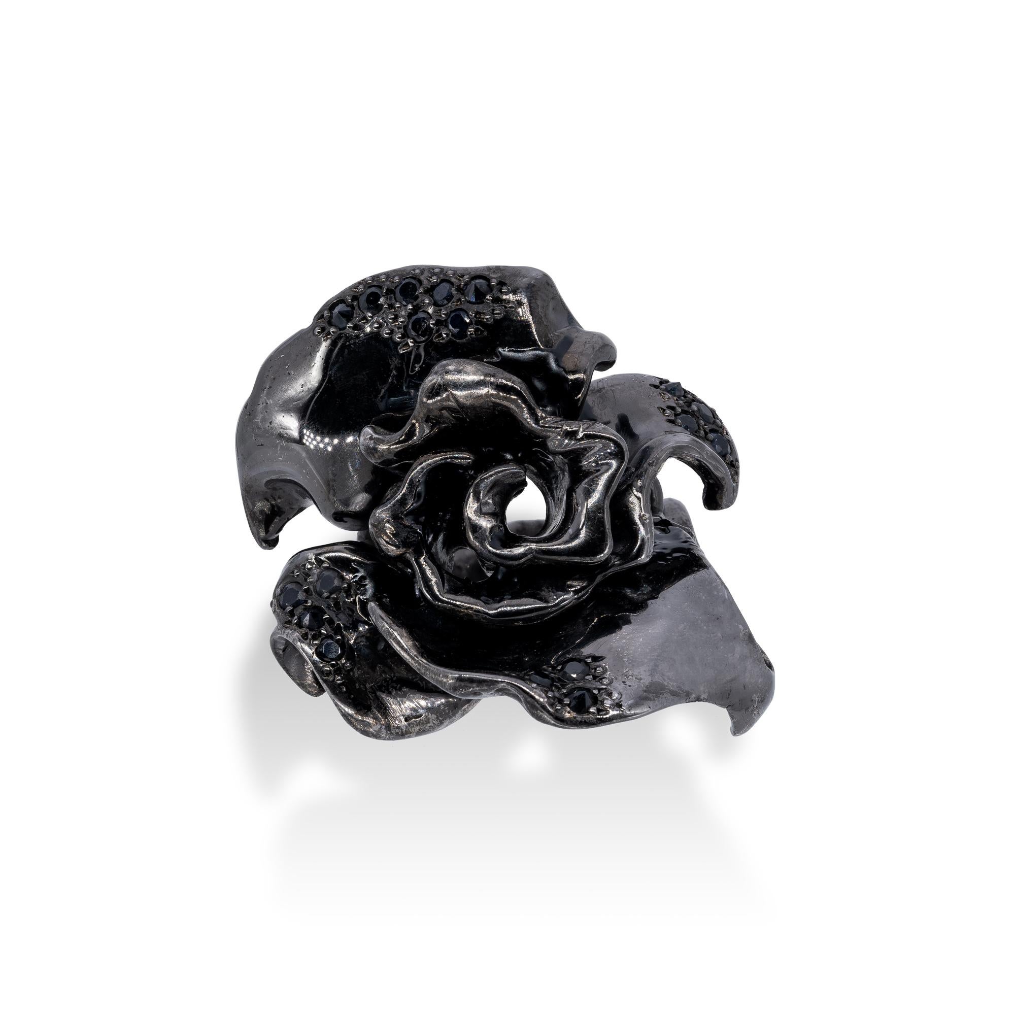 A Ring from d’Avossa Rêves d'Argent Collection in black silver 925 ‰ with black Sapphires. 

A flower with precious dark petals, synonymous of charm, elegance and refinement.

Limited edition.

Ref. Number AAGZA109
