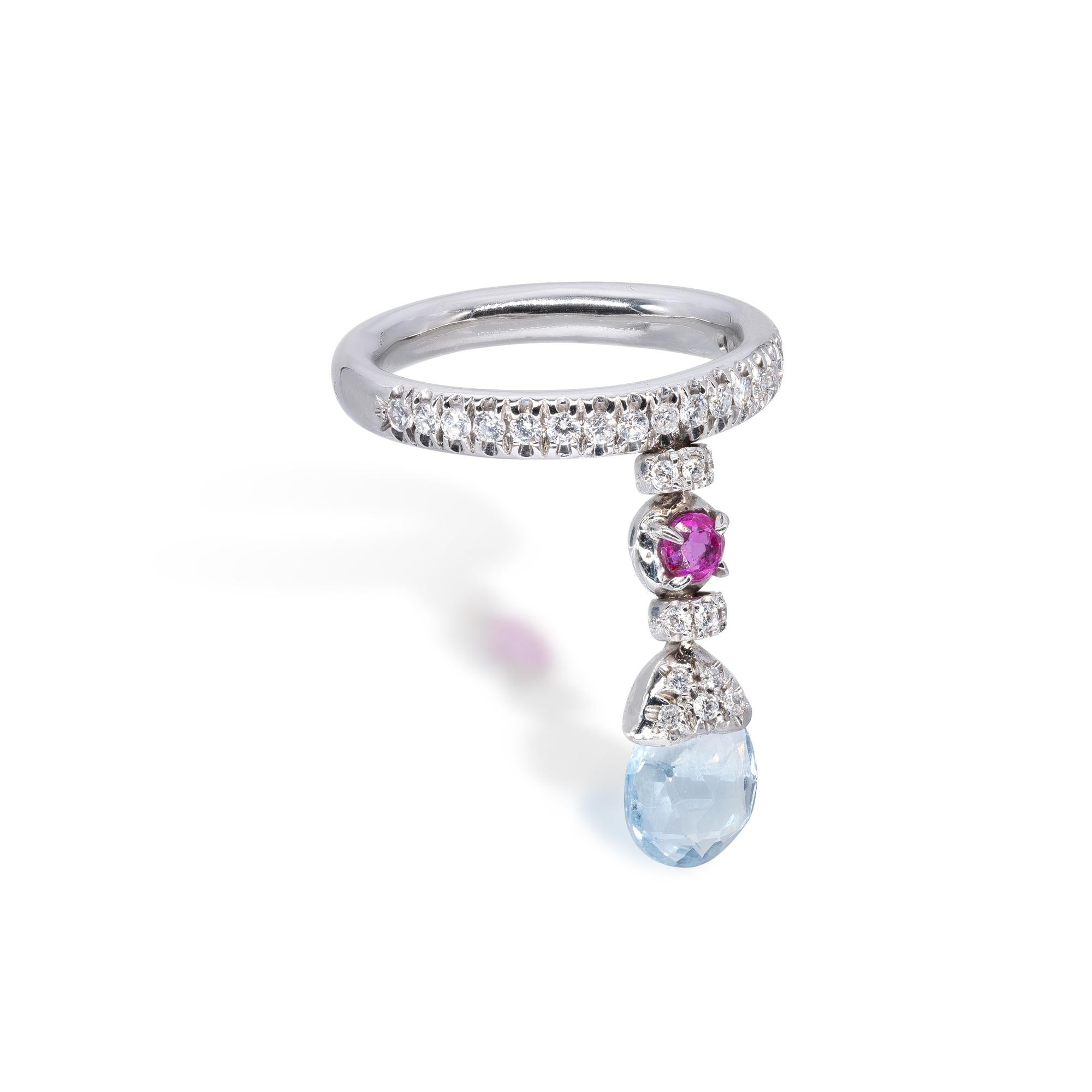 d’Avossa Ring in 18 kt white gold with a 2,38 cts round-briolé cut Blue Topaz and a 0,27 cts pink Sapphire pendants, enriched with white Diamonds G color, VVS1 clarity 0,44 cts.

Ref. Number ATO742
