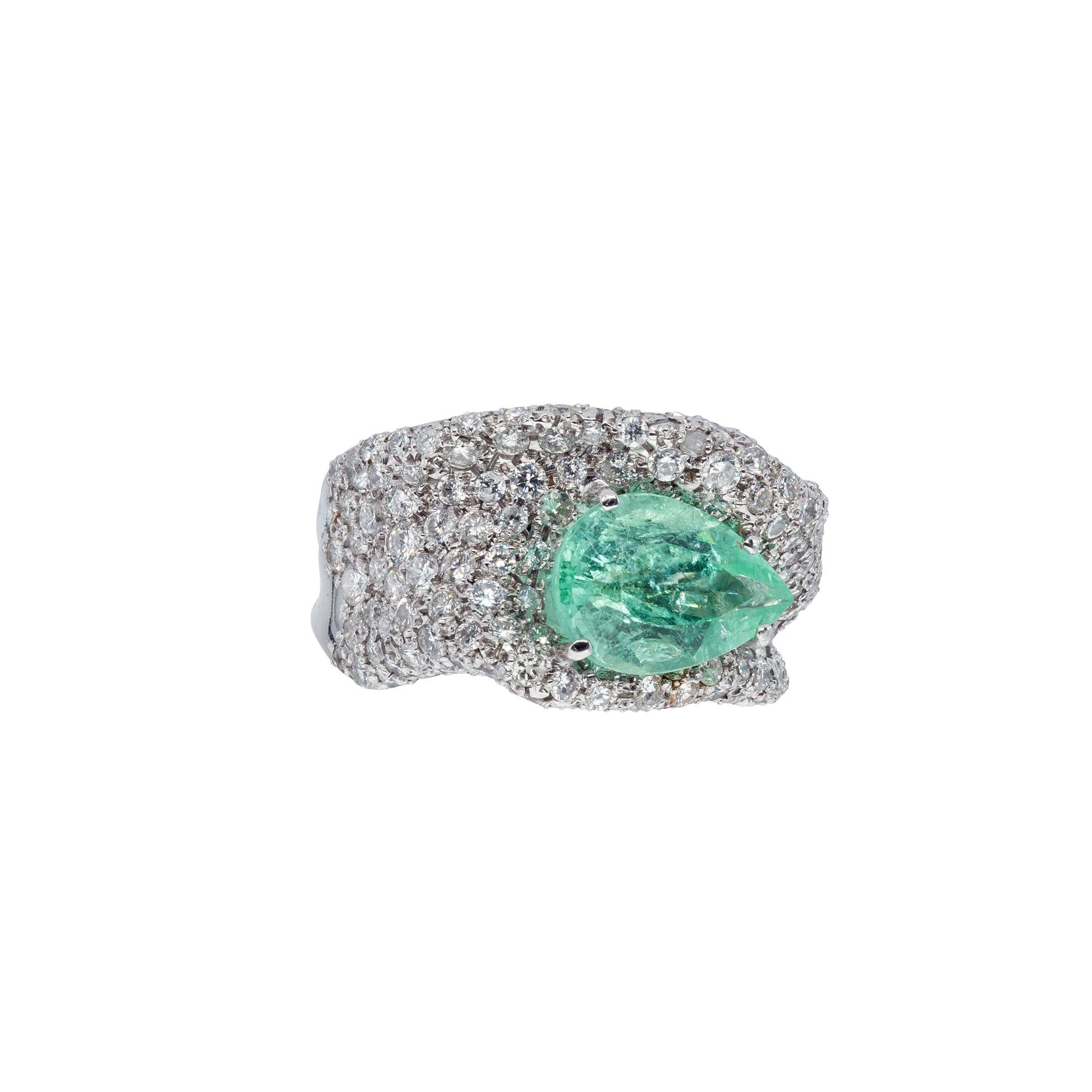 d'Avossa Ring mit zentralem grünem Paraiba-Turmalin und weißem Pavé-Diamanten (Tropfenschliff) im Angebot