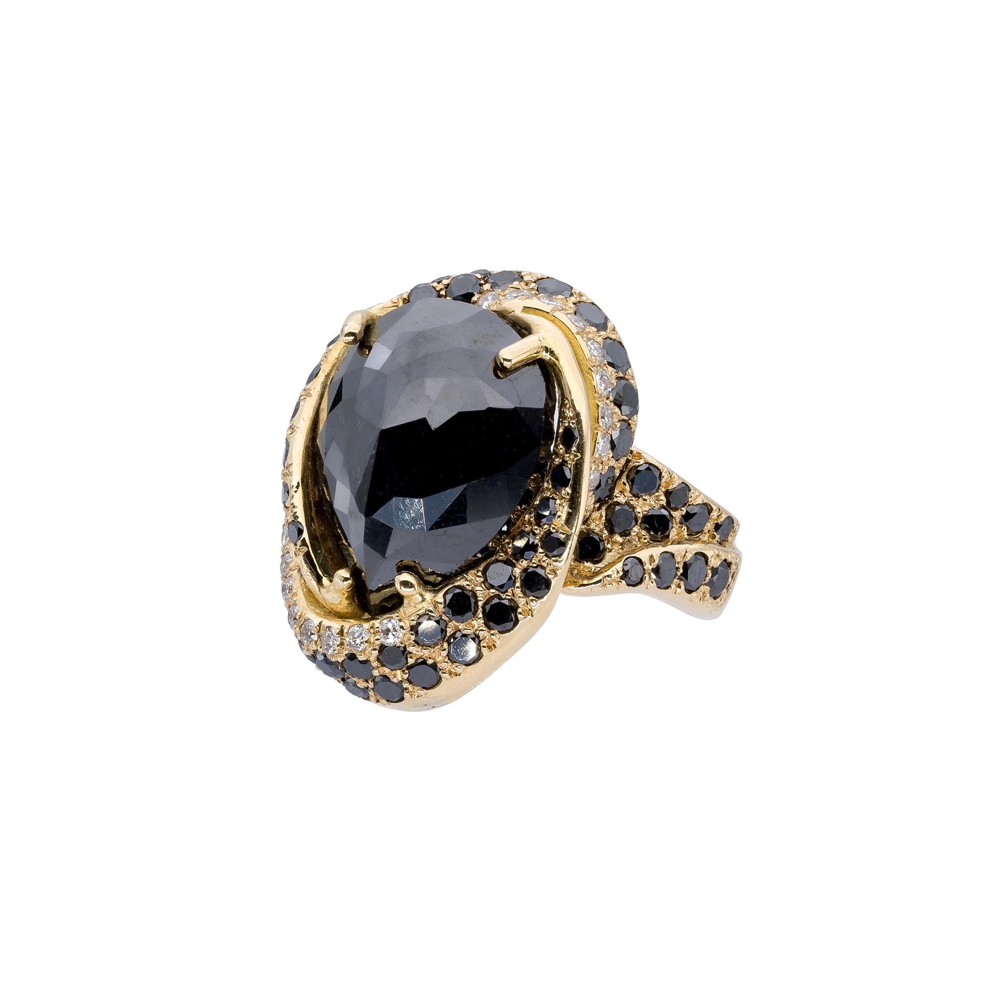Pear Cut d'Avossa Ring with Central Pear Shape Black Diamond For Sale