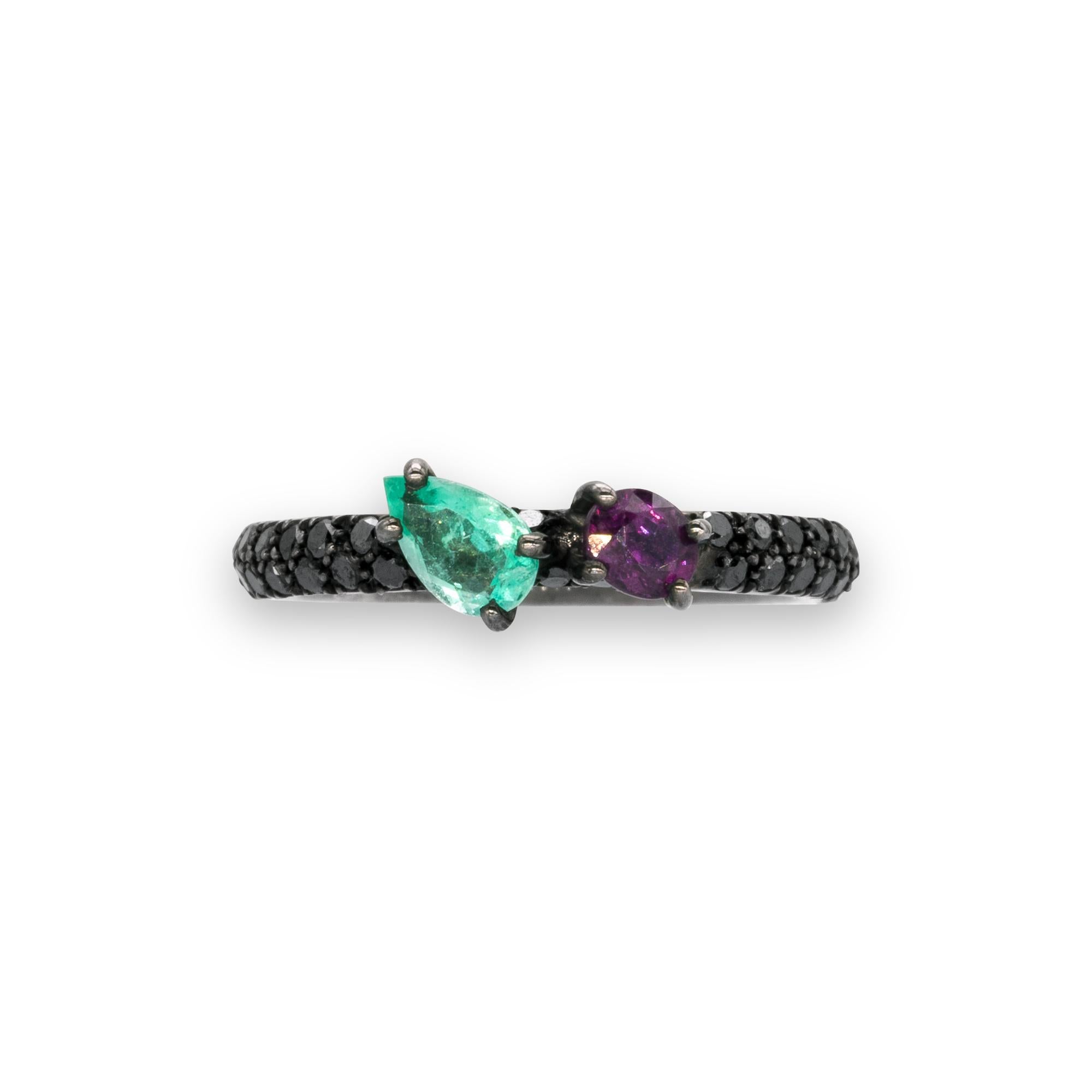 d'Avossa Ring with Emerald and Purple Sapphire on Black Diamonds Pavé In New Condition In Roma, IT