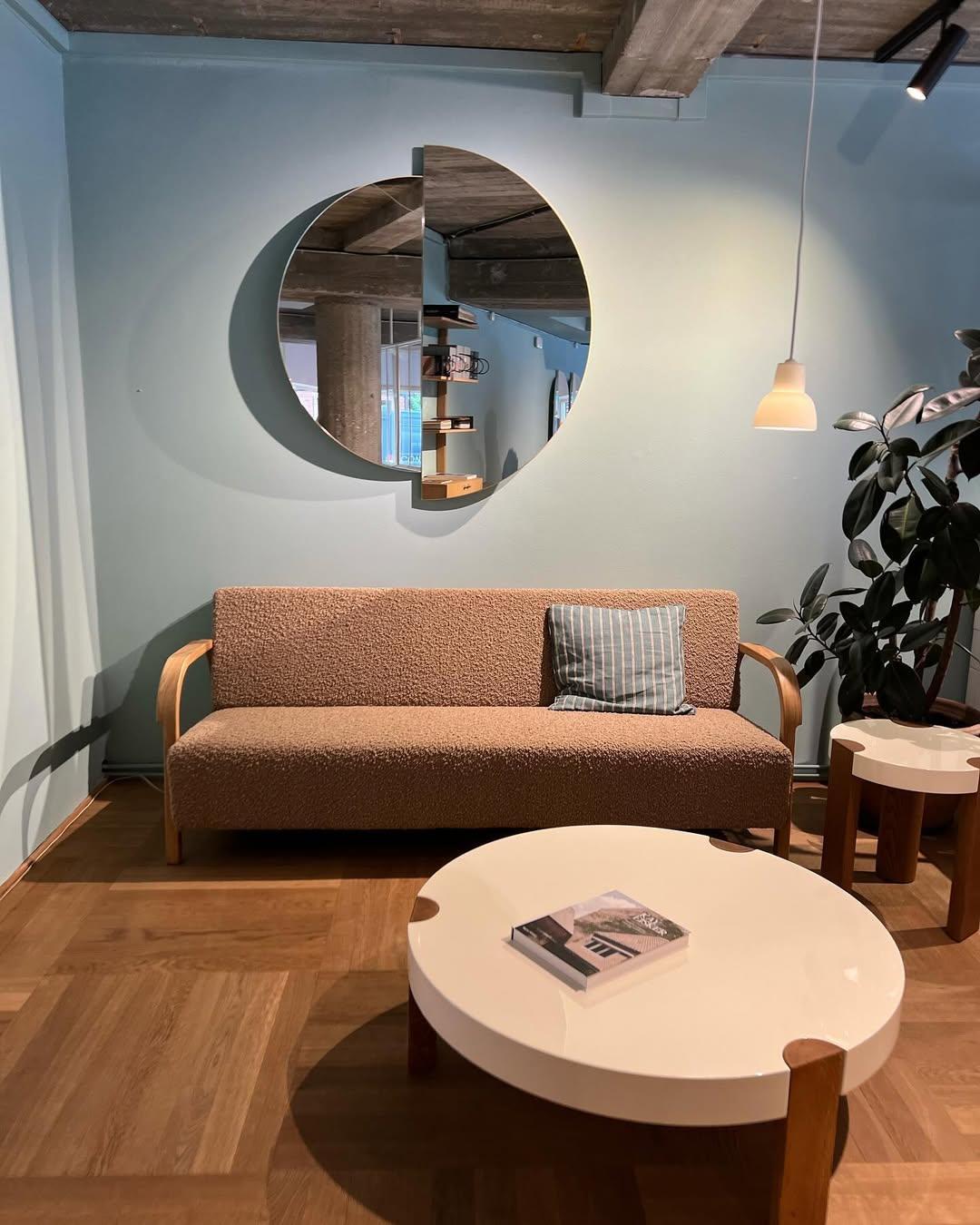 Divano a 3 posti Brown ARCH in Oak e tappezzeria DAW/Mcnutt di Mazo Design in vendita 1