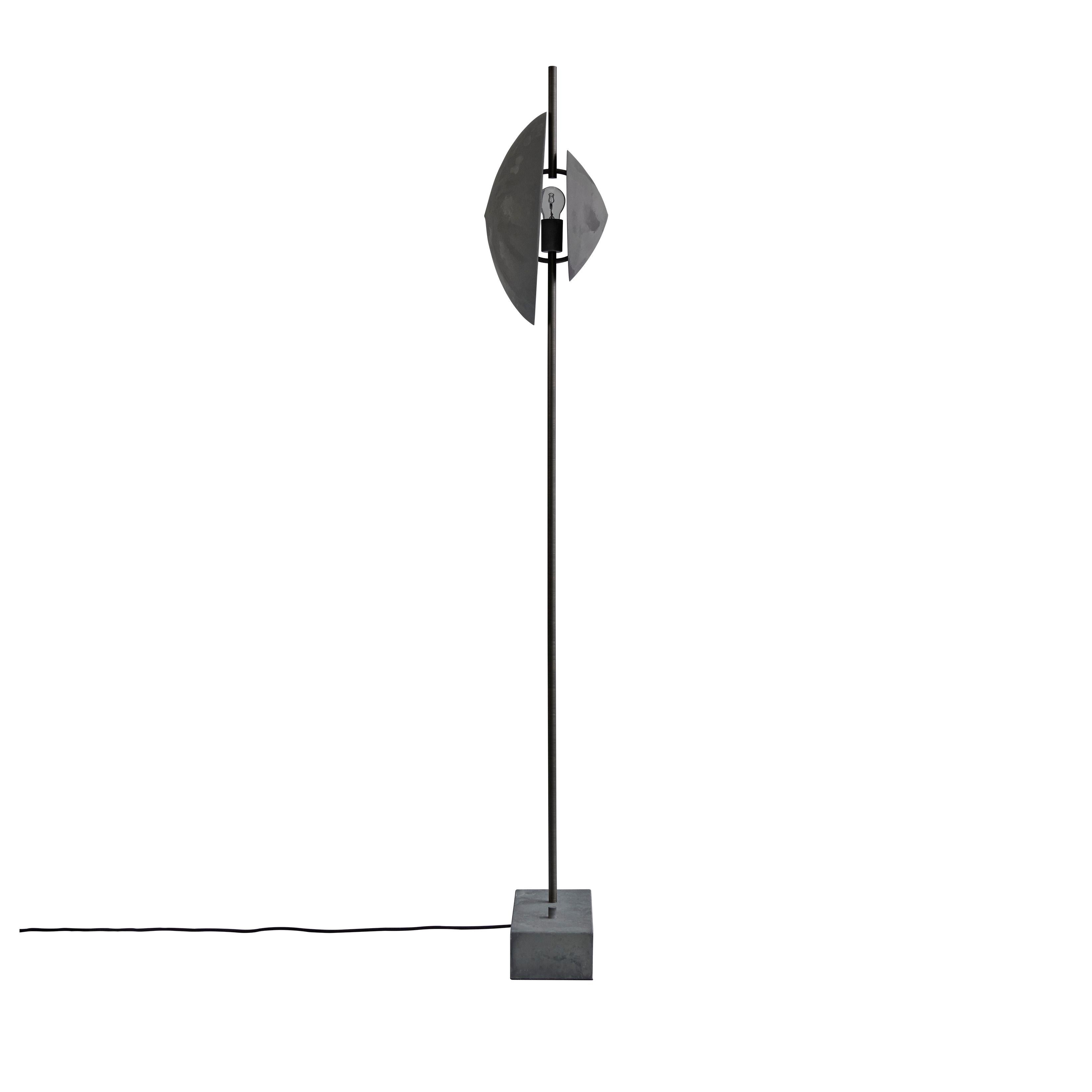 Dawn floor lamp by 101 Copenhagen
Designed by Kristian Sofus Hansen & Tommy Hyldahl.
Dimensions: L 30 x W 40 x H 168 cm
Cable length: 200 CM

Materials: Metal: Aluminum / Oxidezed
Cable: Fabric covered cable / Black

With its layered shades,