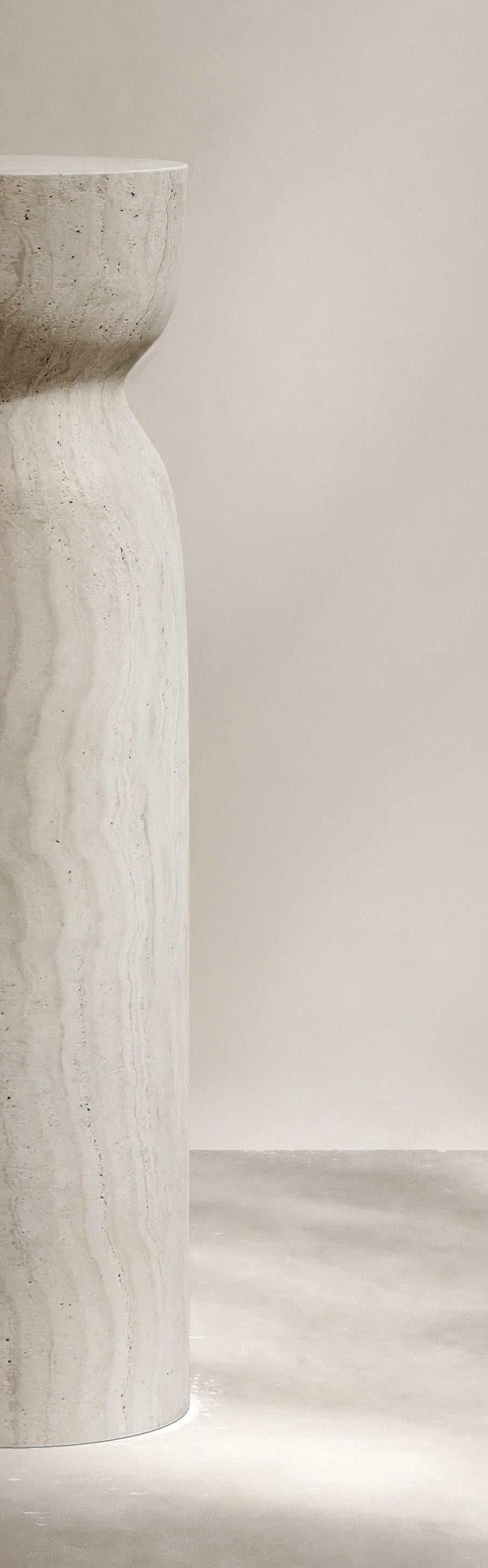 XXI secolo e contemporaneo Piedistallo Dawn in travertino Navona di Paloma Editions in vendita