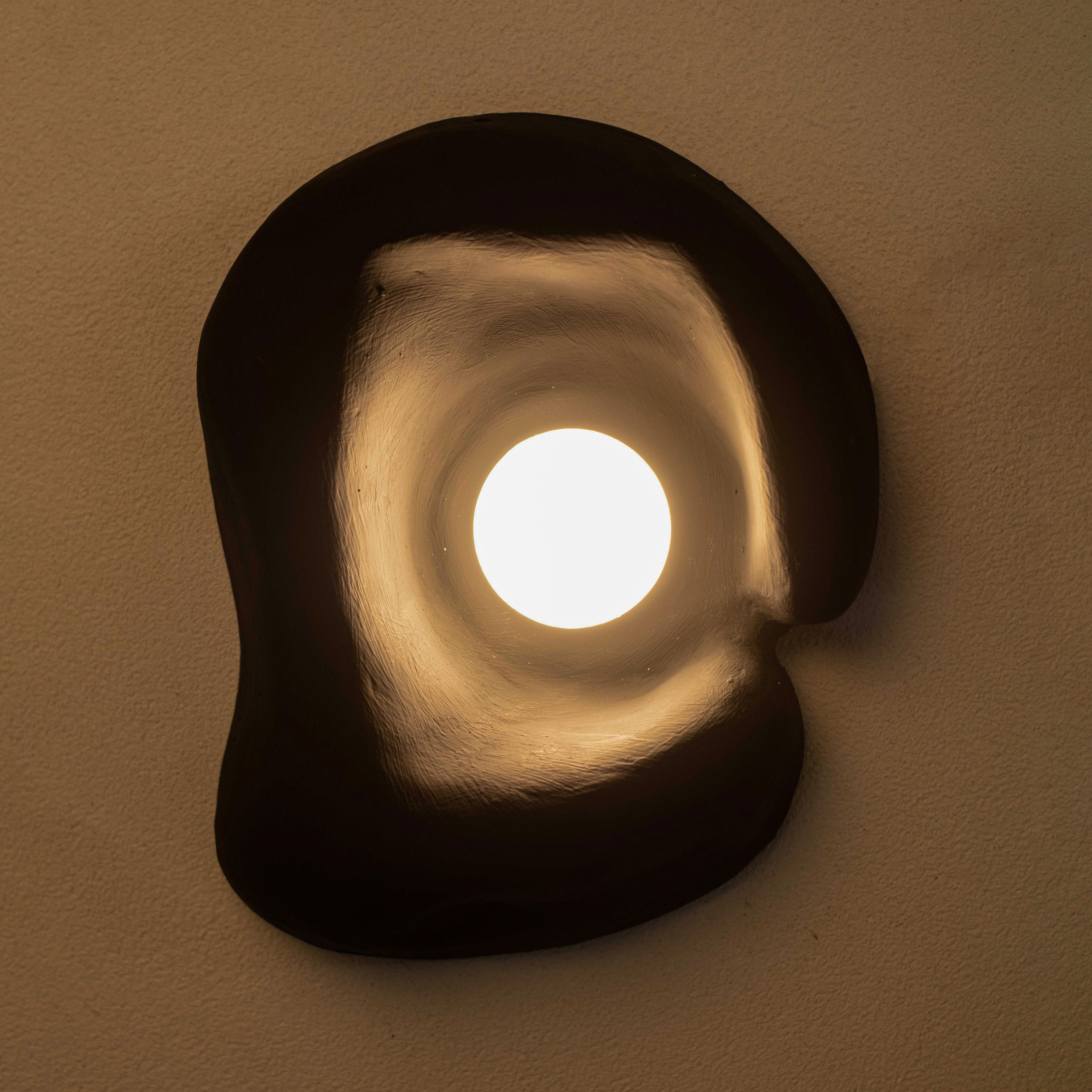 Lámpara de pared Dawn de Harshita Jhamtani Designs Posmoderno en venta