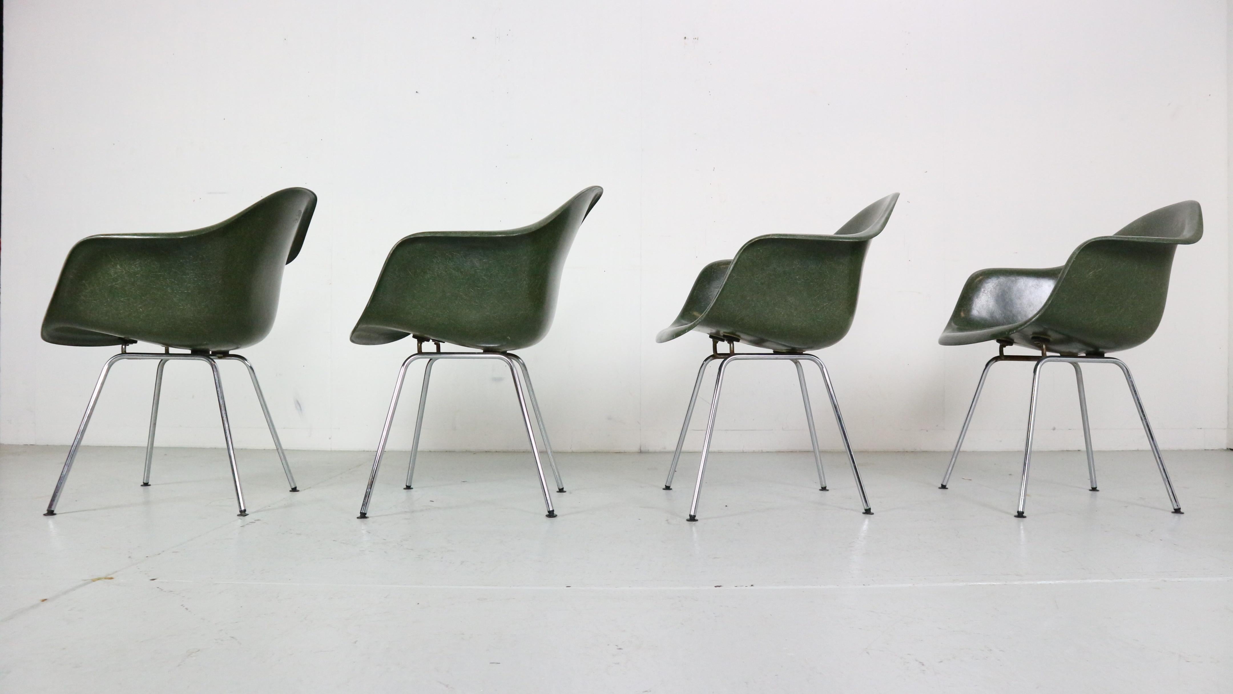 Satz von 4 Esszimmerstühlen „DAX“ von Charles & Ray Eames für Herman Miller, 1950er Jahre (Metall)