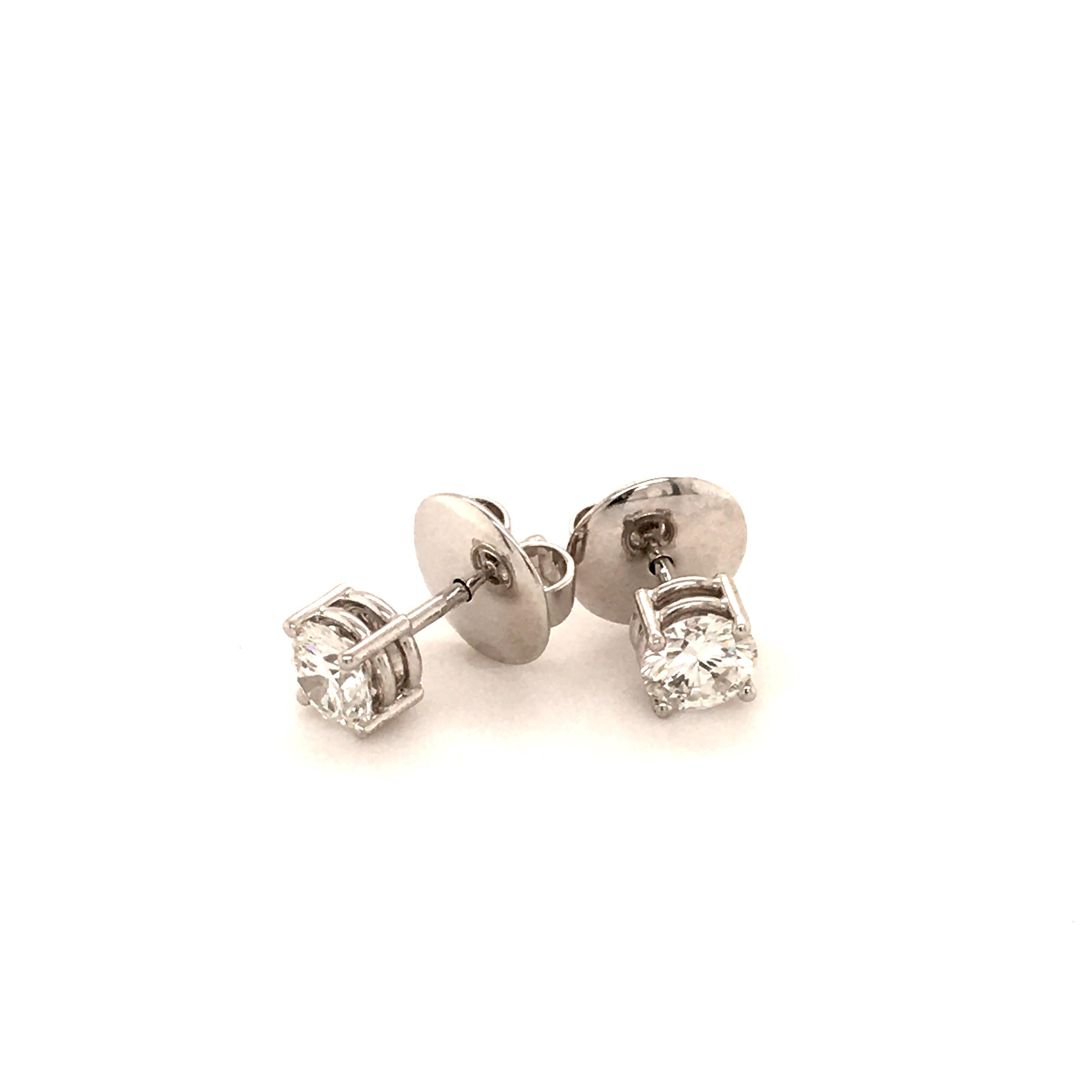 Day and Night Earstuds with Sapphires and Diamonds in 18 Karat White Gold In Excellent Condition For Sale In Lucerne, CH