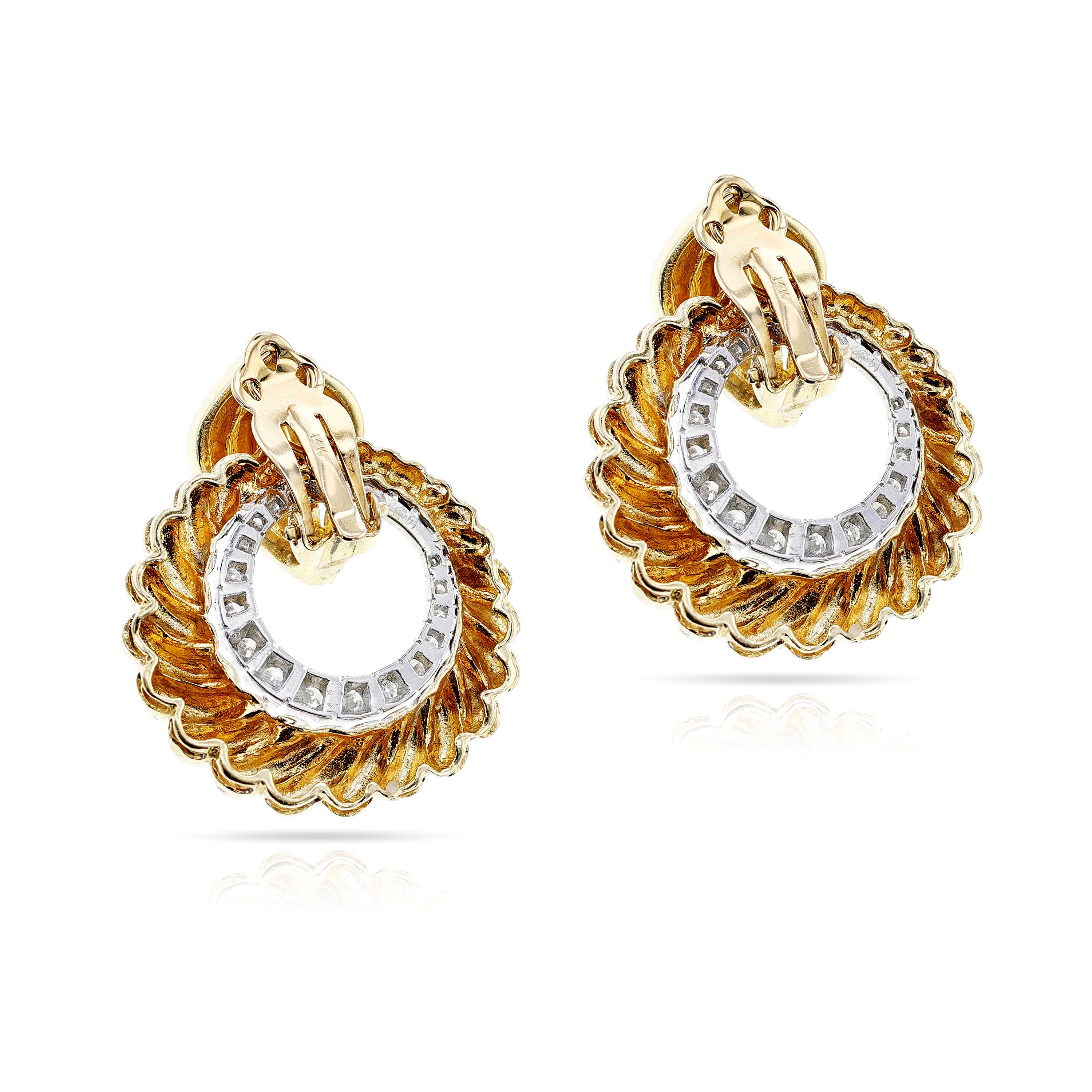 Day and Night Rope-work Gold and Diamond Dangling Circle Earrings, 14k In Excellent Condition For Sale In New York, NY