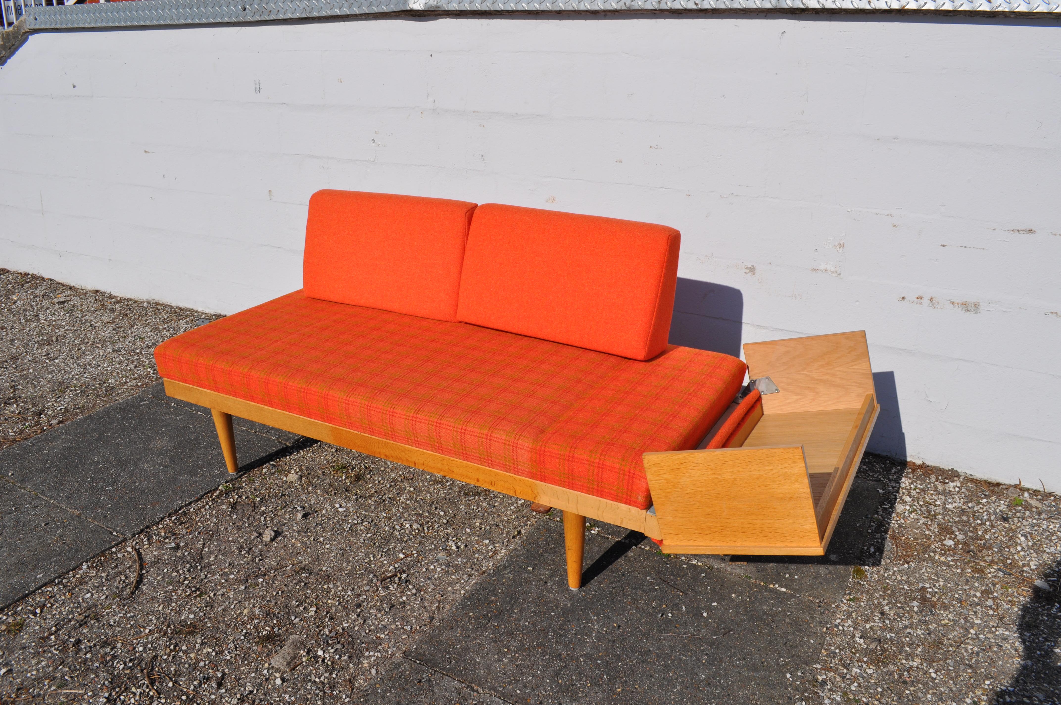 Ekornes Daybed designed by Ingmar Relling (Norway) for Swane, rust checkered patterned fabric. The tablet switches to put the pillow that becomes pillow, the seat is up to accommodate a duvet. A second is available to make the pair.