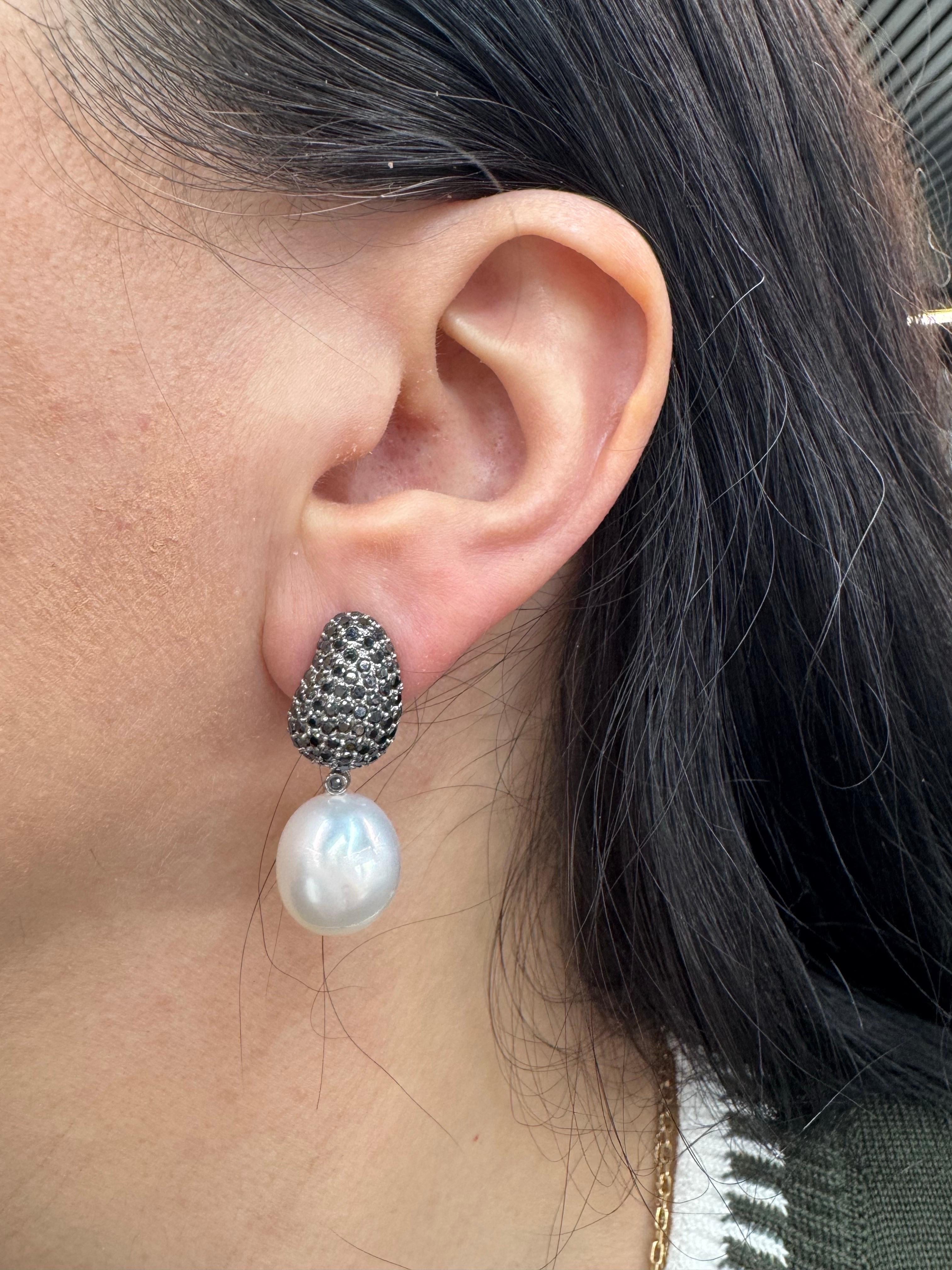 Day & Night South Sea Pearl Black Diamond Drop Earrings 2.80 Carats 13-14 MM In New Condition For Sale In New York, NY