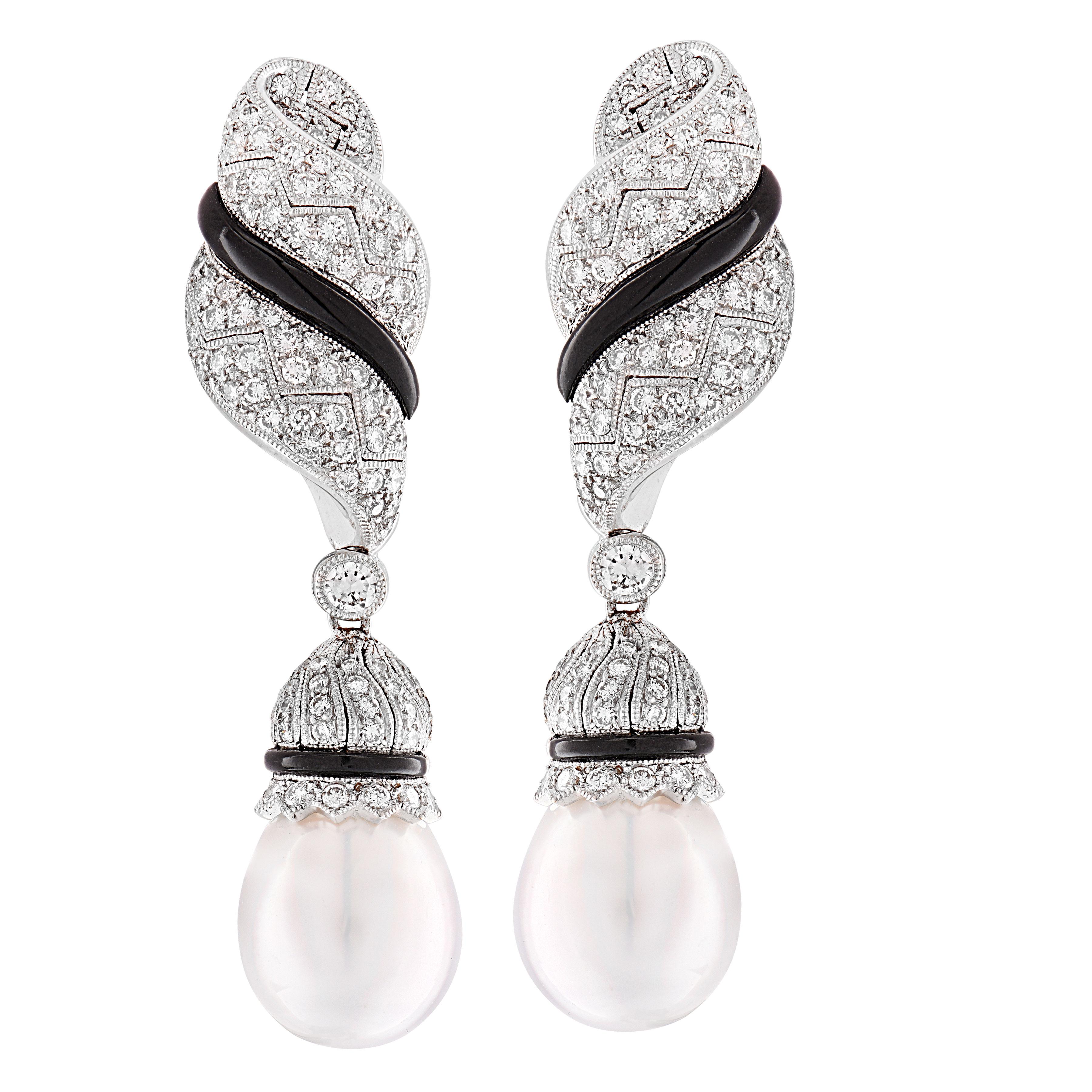 Orecchini pendenti con perle dei mari del sud e diamanti Day & Night in vendita 1