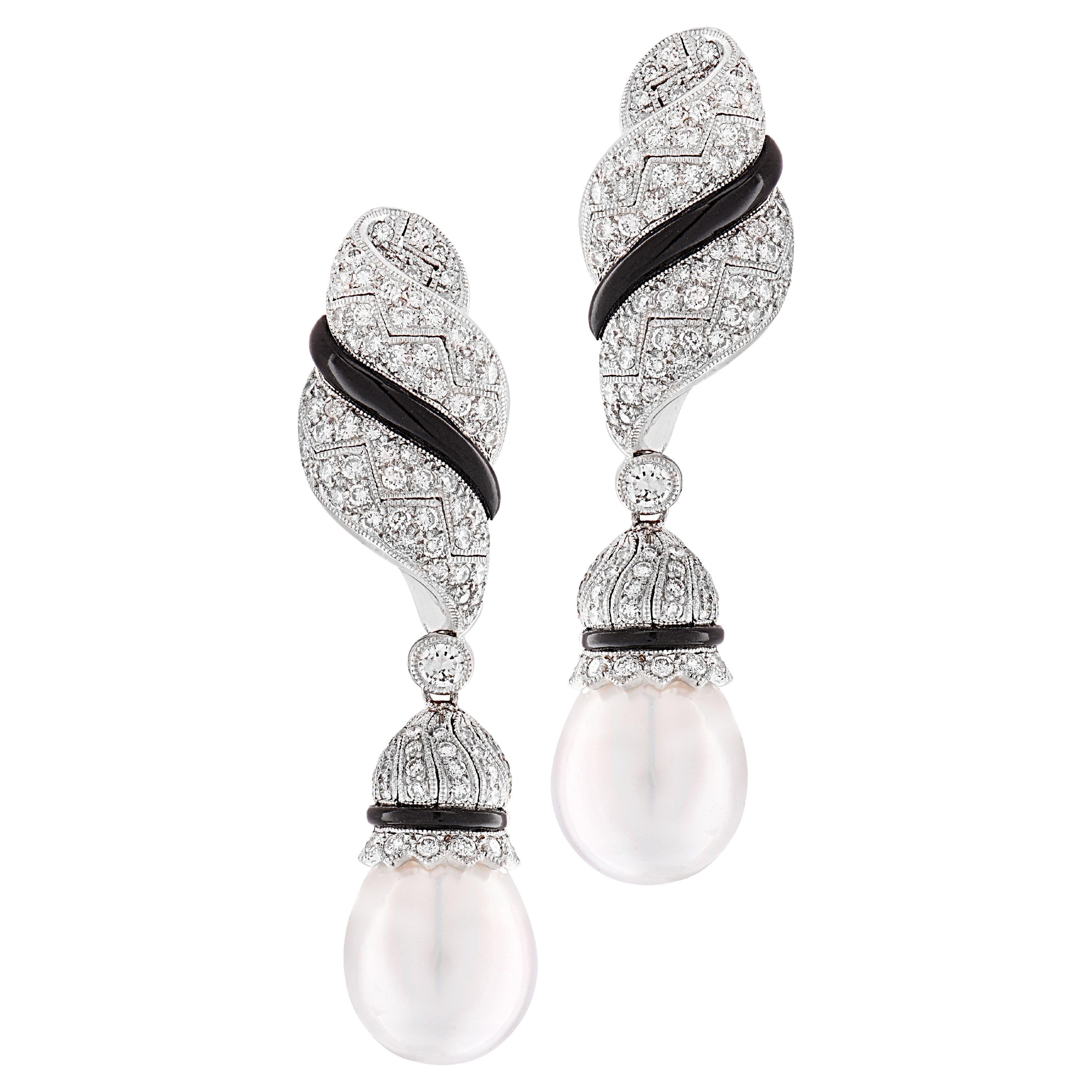 Orecchini pendenti con perle dei mari del sud e diamanti Day
Night