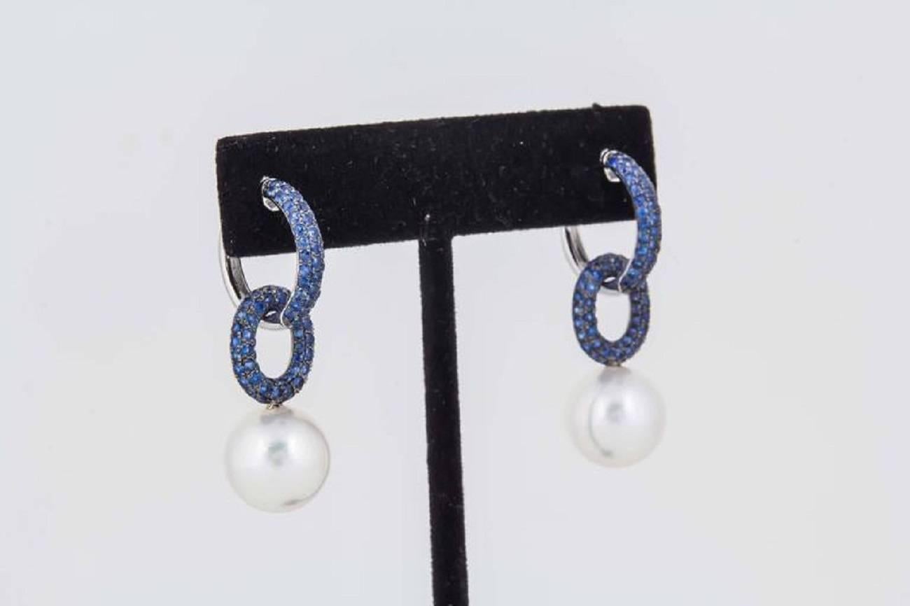Contemporary Day & Night South Sea Pearl Sapphire Hoop Earrings 2.80 Carats 12-13 MM 18KT For Sale