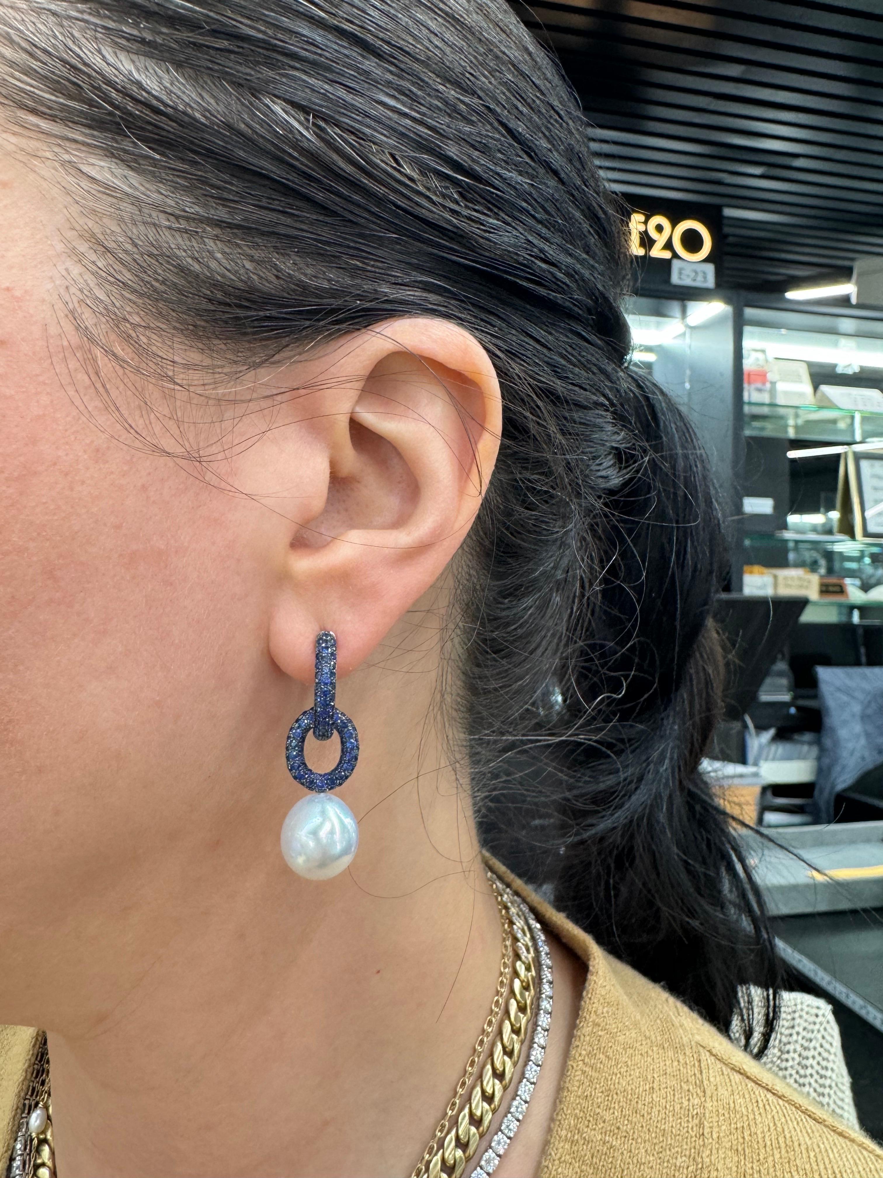 Day & Night South Sea Pearl Sapphire Hoop Earrings 2.80 Carats 12-13 MM 18KT For Sale 1