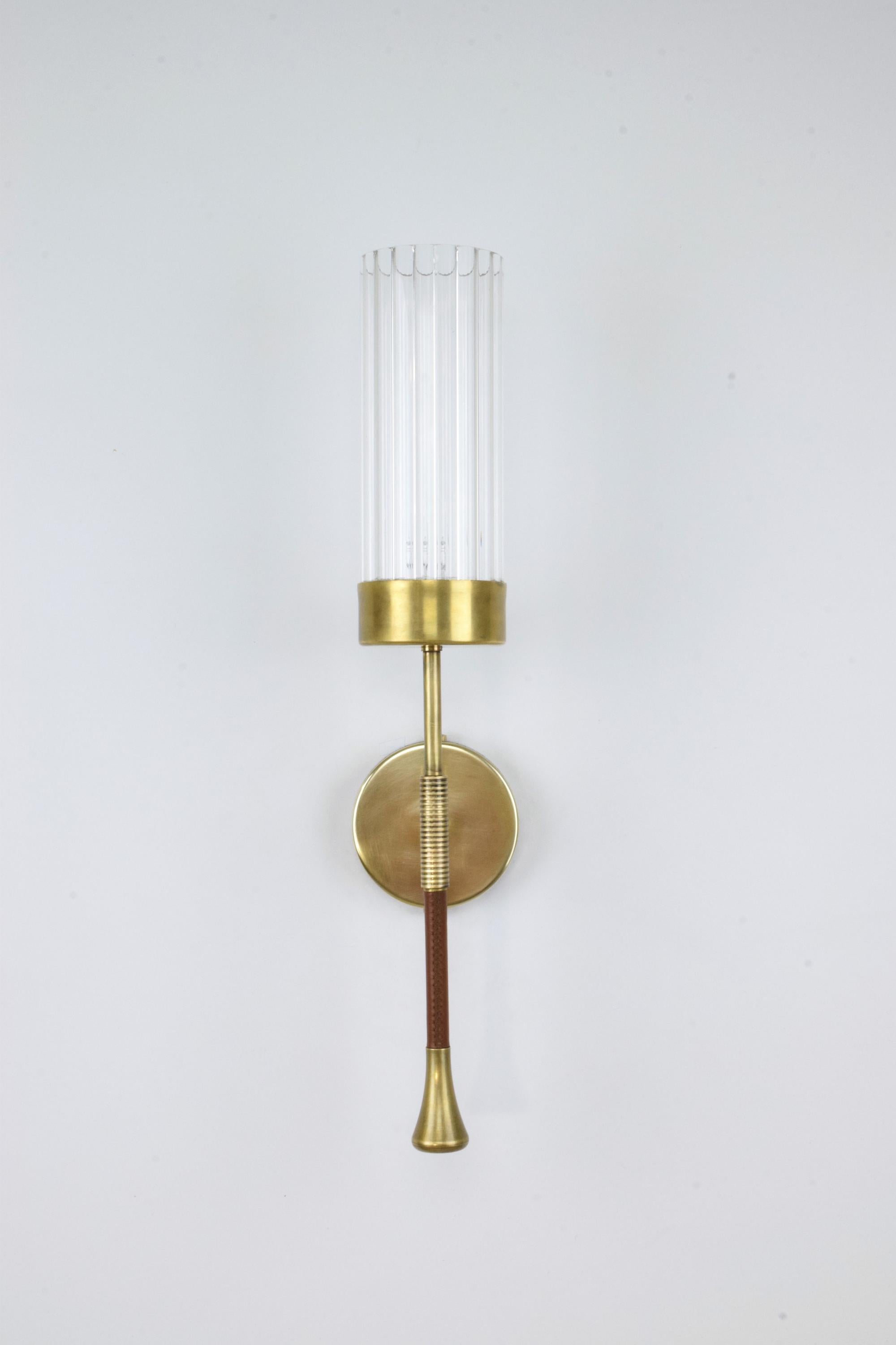 Portuguese DAYA-W1M Brass Modern Engraved Wall Light, Flow 2 Collection For Sale