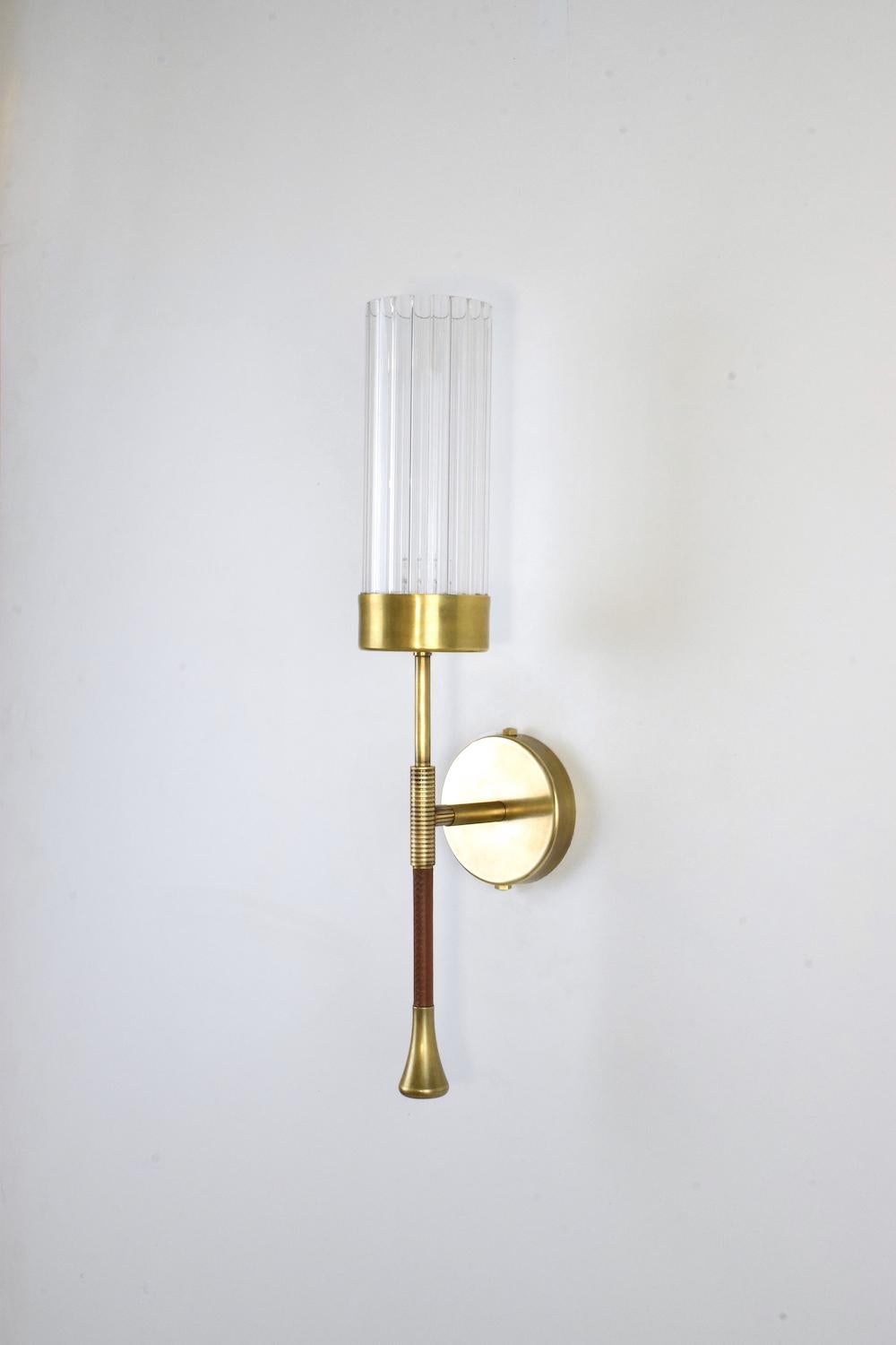 DAYA-W1M Brass Modern Engraved Wall Light, Flow 2 Collection In New Condition For Sale In Paris, FR