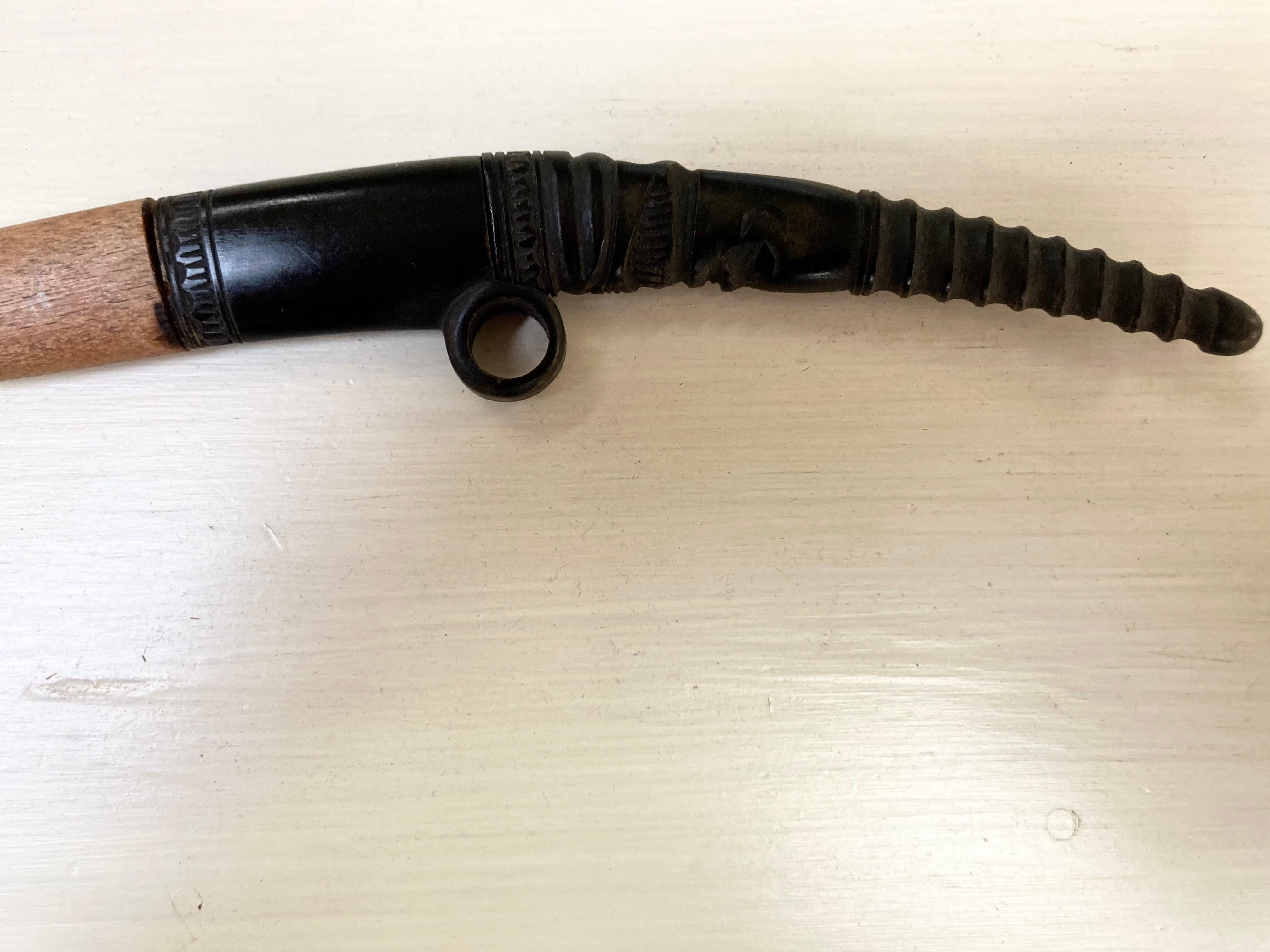 Couteau utilitaire en corne sculptée pour hommes Dayak en vente 1