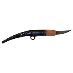 Cuchillo Utilitario de Cuerno Tallado para Hombre Dayak
