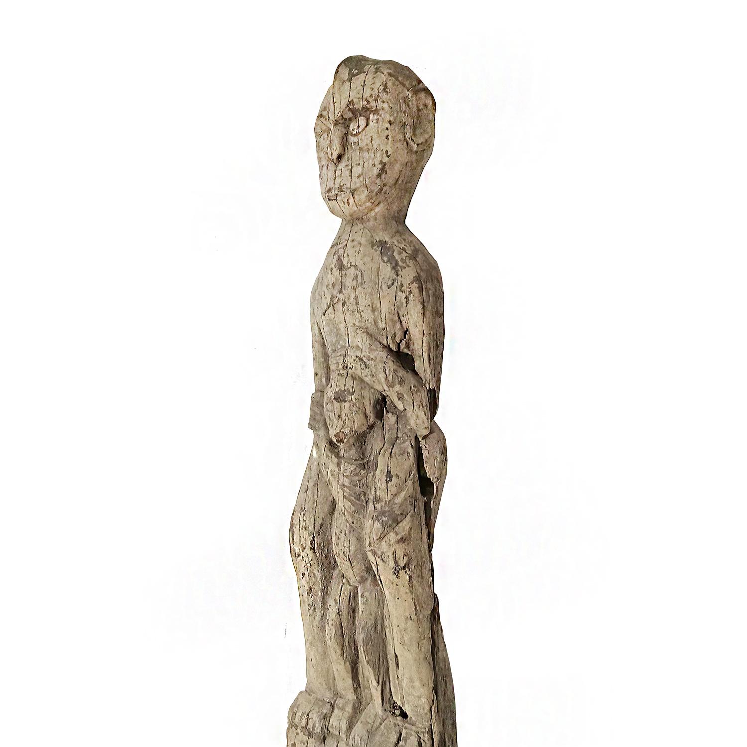 Sculpture en bois de fer « Mère et enfant » de Dayak, début du 20e siècle en vente 4