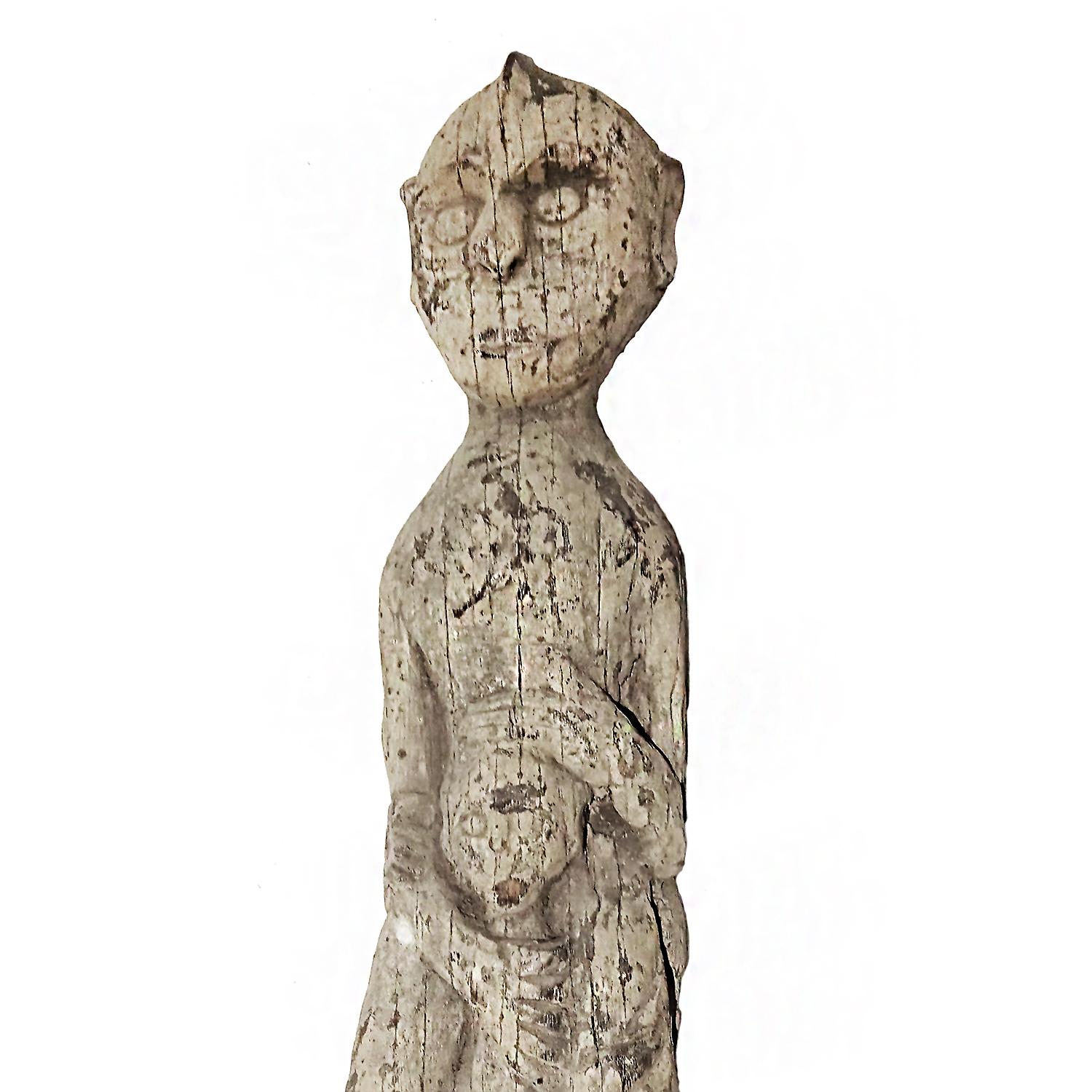 Sculpture en bois de fer « Mère et enfant » de Dayak, début du 20e siècle en vente 7