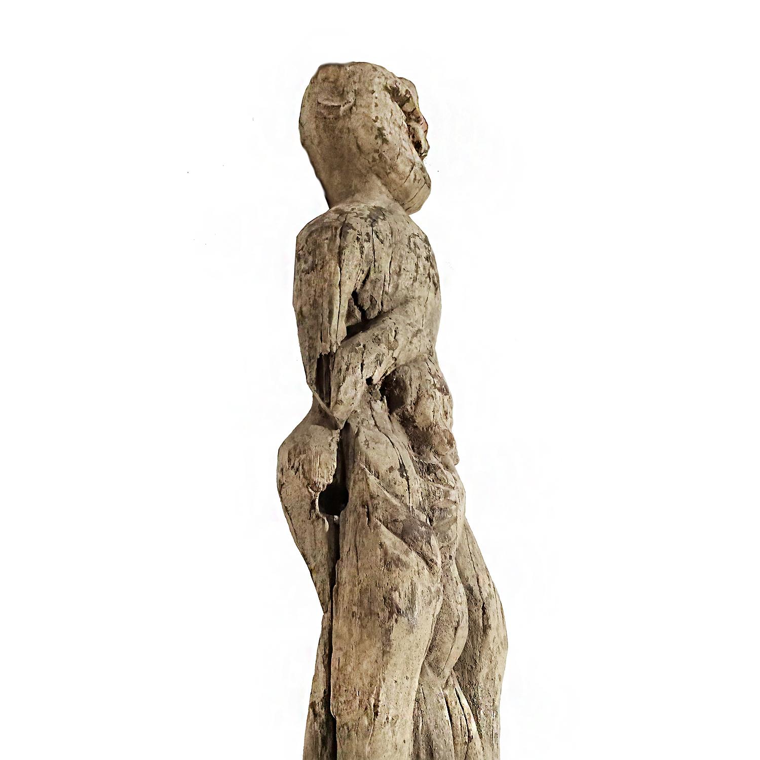 Sculpture en bois de fer « Mère et enfant » de Dayak, début du 20e siècle en vente 8