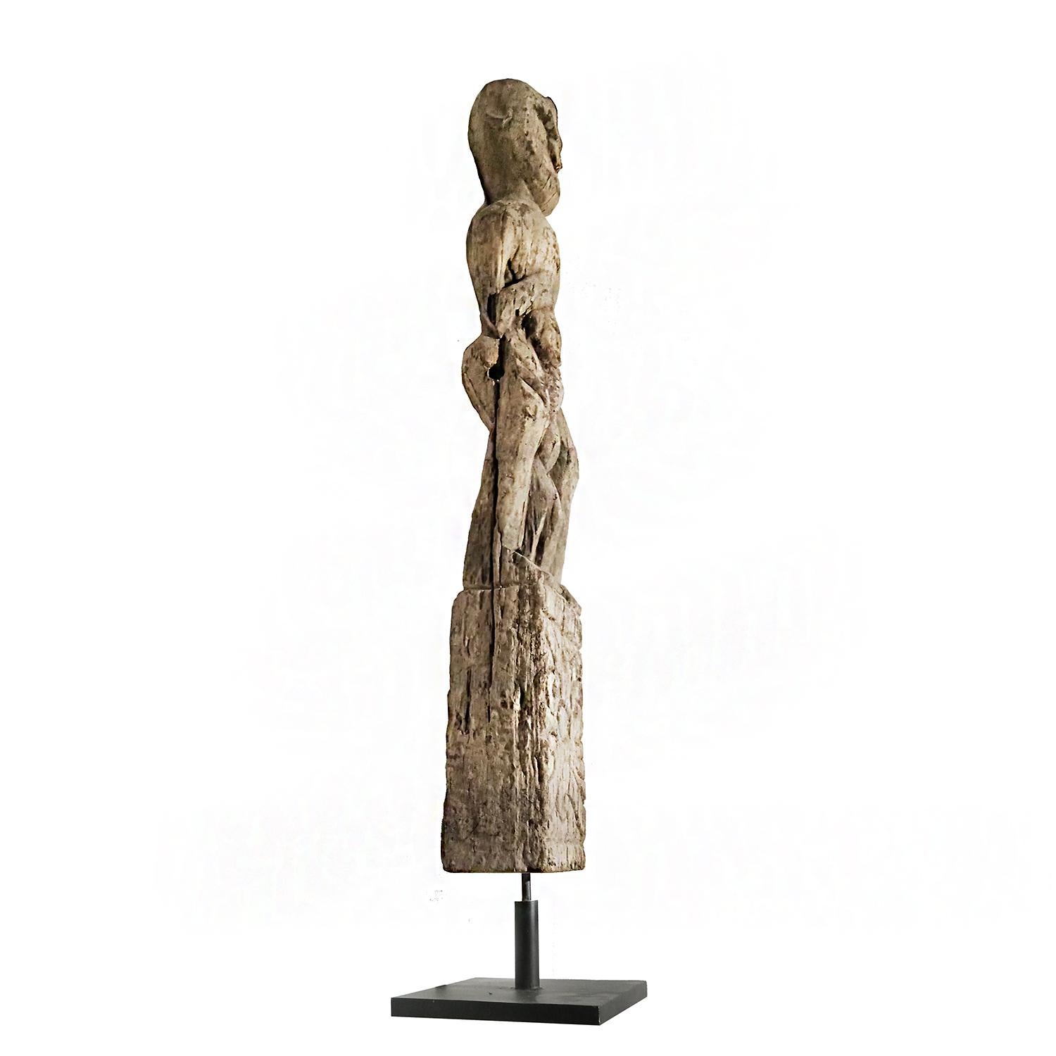 Sculpture en bois de fer « Mère et enfant » de Dayak, début du 20e siècle en vente 9