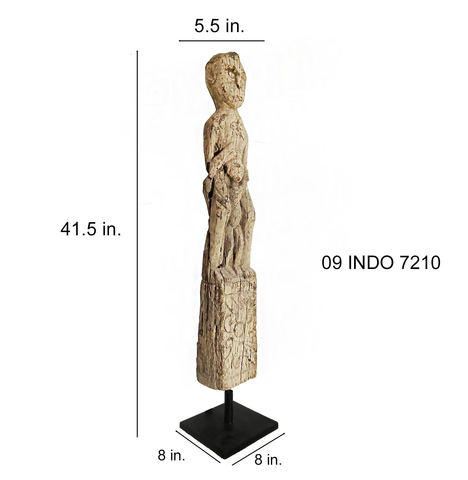 Sculpture en bois de fer « Mère et enfant » de Dayak, début du 20e siècle en vente 10
