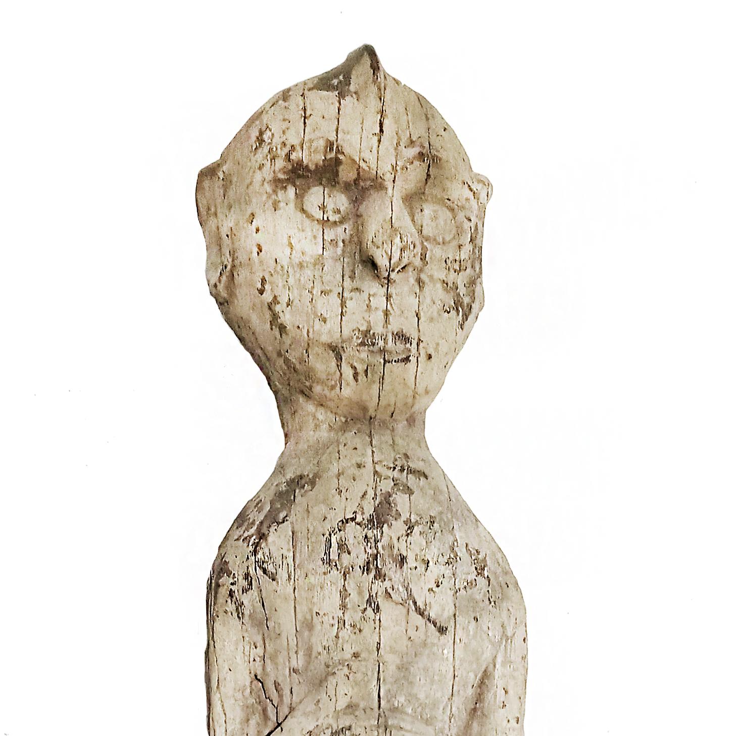 Bois de feuillus Sculpture en bois de fer « Mère et enfant » de Dayak, début du 20e siècle en vente