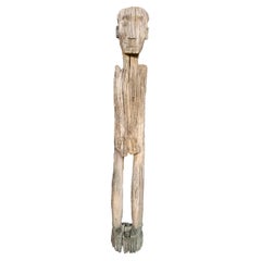 Dayak Stammeskunst männliche „Hampatong“ Wächterfigur, Borneo, 19. Jahrhundert