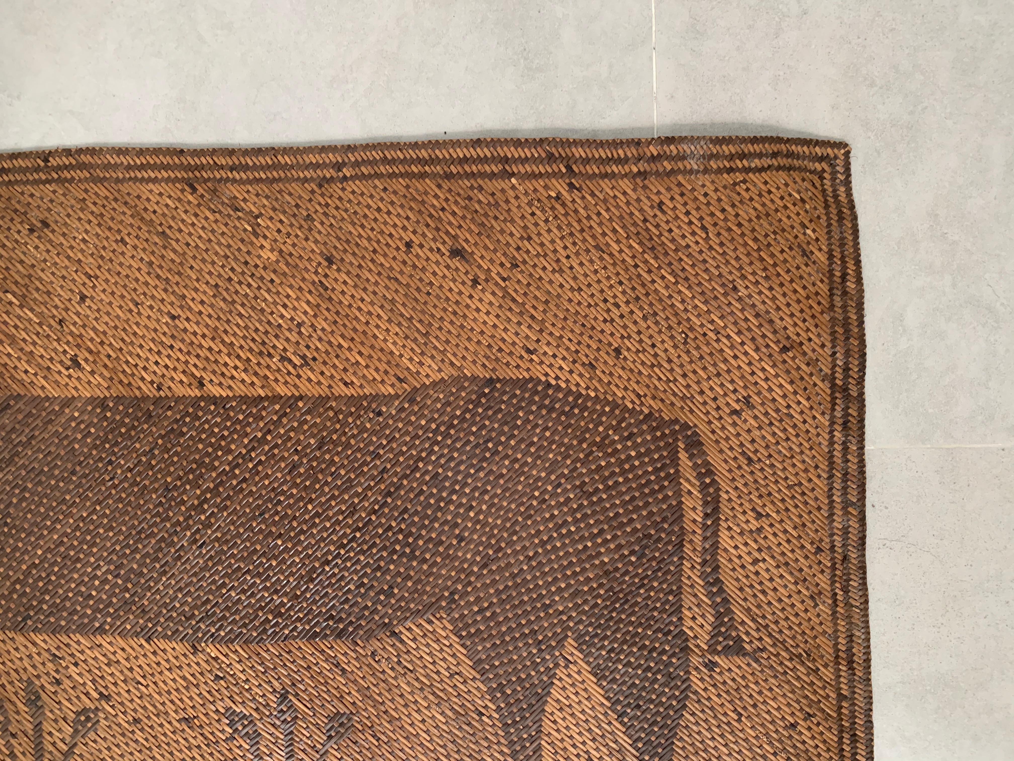 Tribal Mat de tribu Dayak avec motif de buffle, Kalimantan, Indonésie en vente