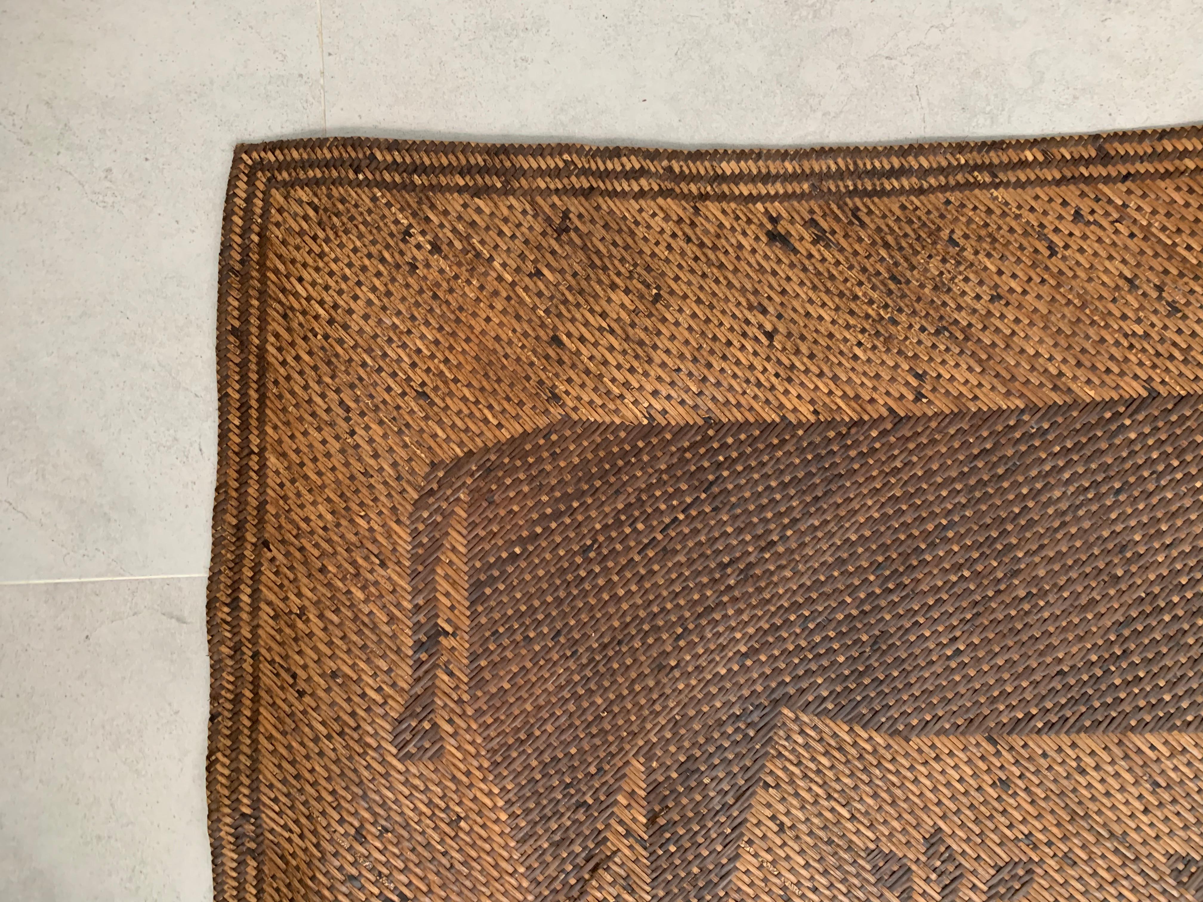 Indonésien Mat de tribu Dayak avec motif de buffle, Kalimantan, Indonésie en vente