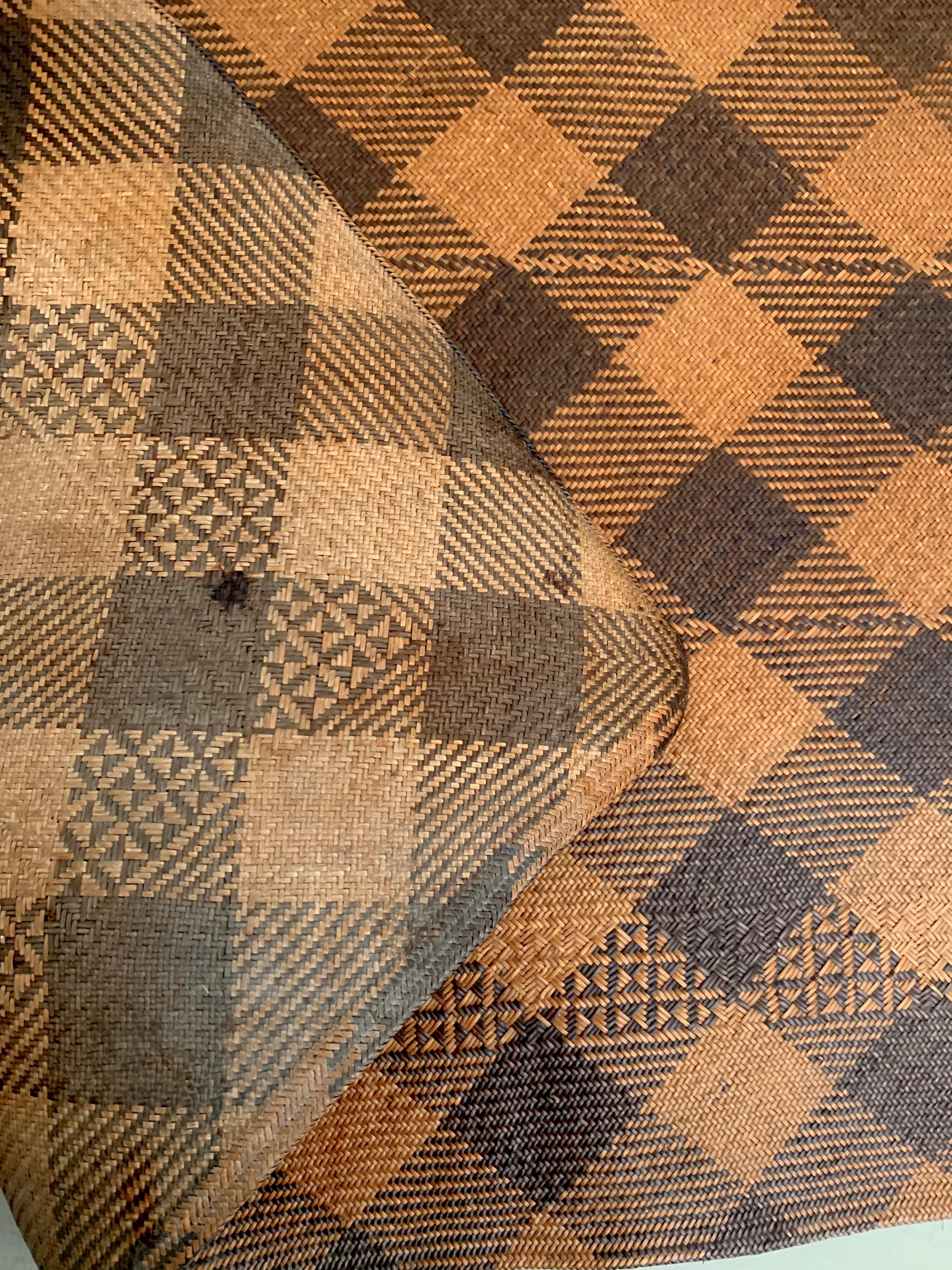 Dayak Tribe Mat with Checkered Motif, Kalimantan, Indonesia In Good Condition For Sale In Jimbaran, Bali