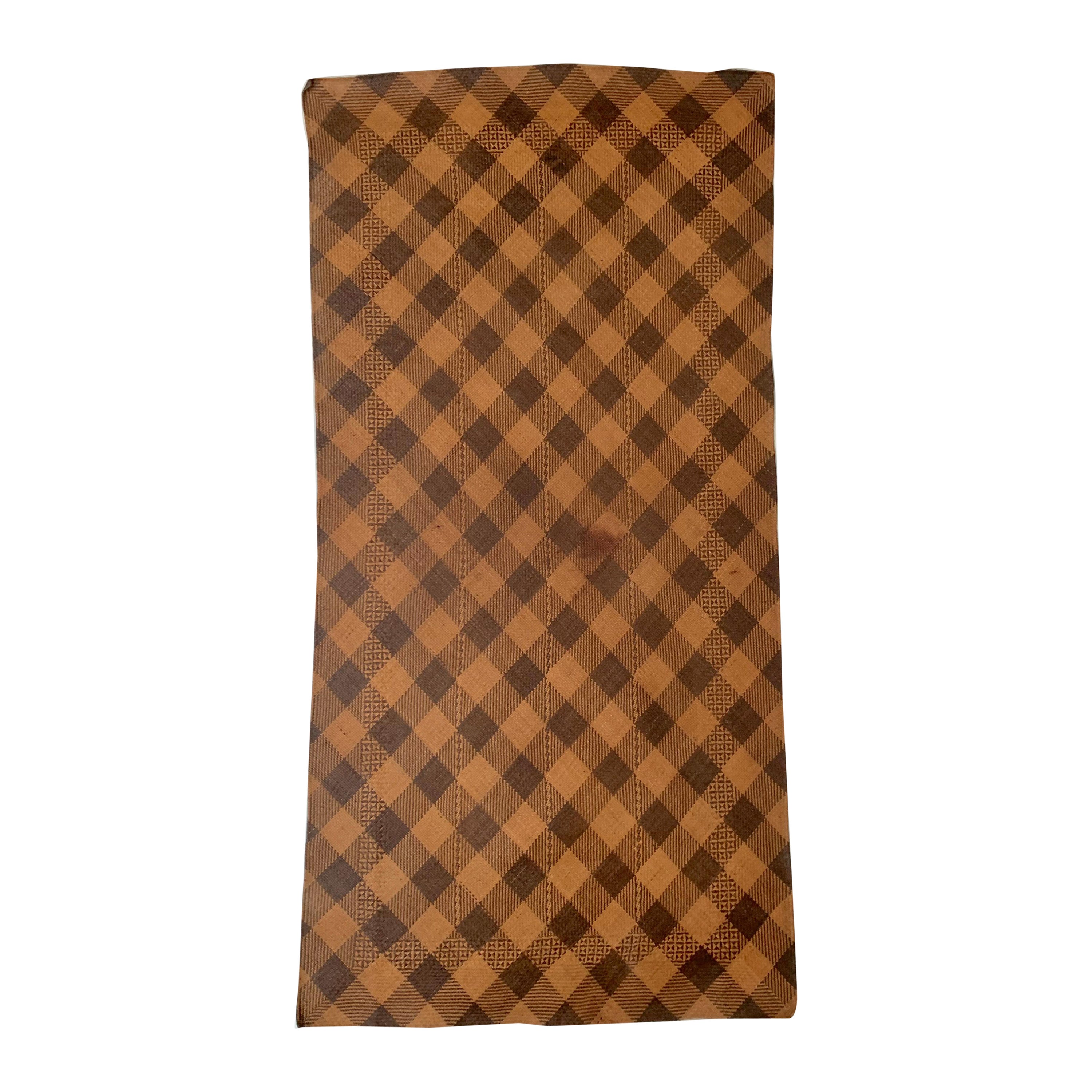 Mat de tribu Dayak avec motif à carreaux, Kalimantan, Indonésie