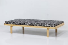 Daybed 710 aus Birke und Zebrastoff von Alvar Aalto, Artek, 1935